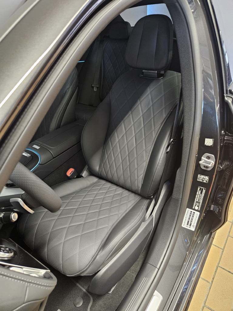 MERCEDES-BENZ E 220 d 4Matic AMG Line Limousine-image-7