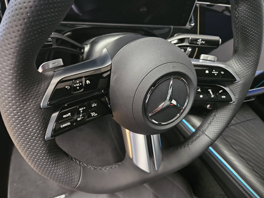 MERCEDES-BENZ E 220 d 4Matic AMG Line Limousine-image-6