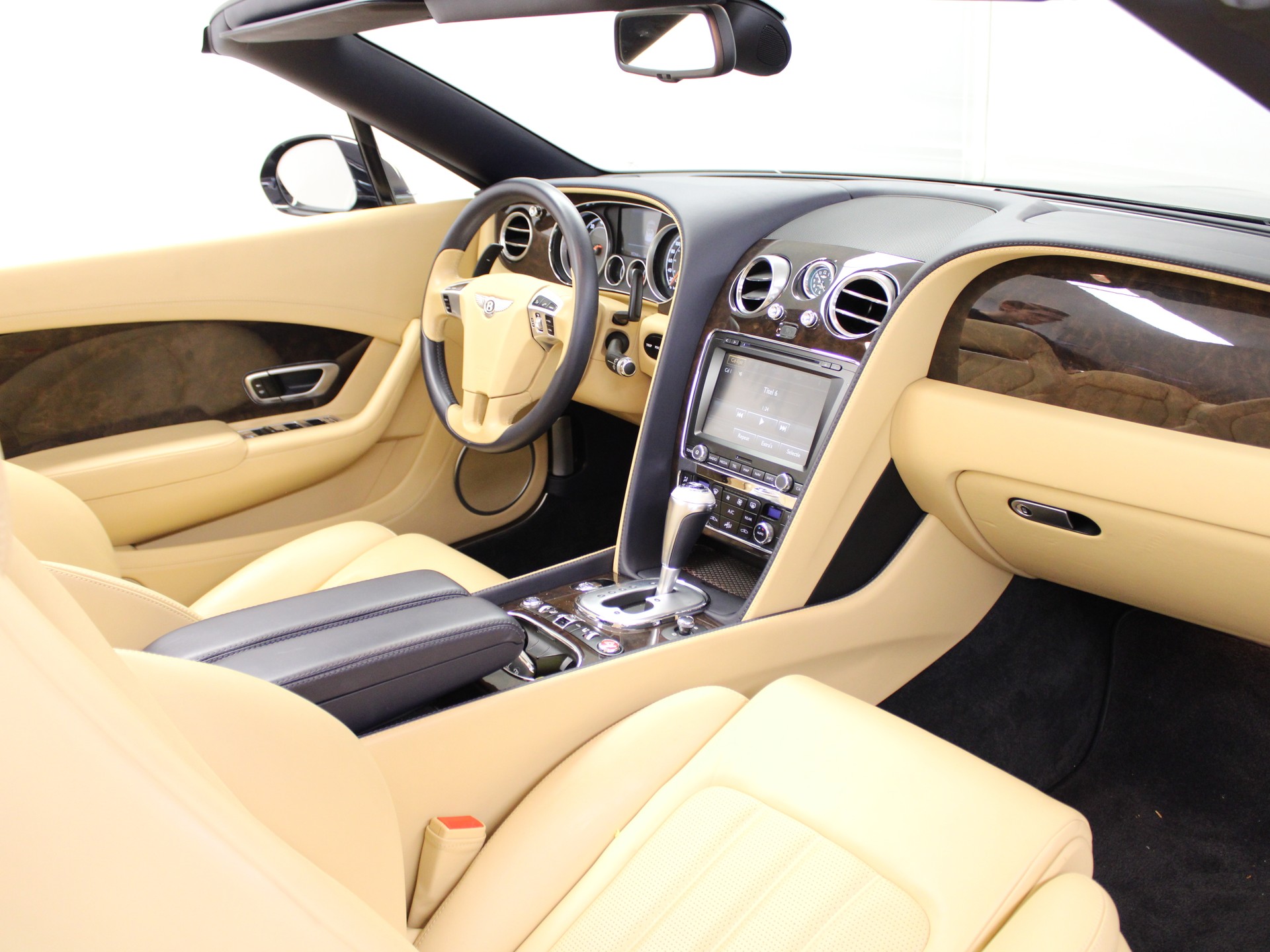 BENTLEY Continental GTC 6.0 W12-image-6