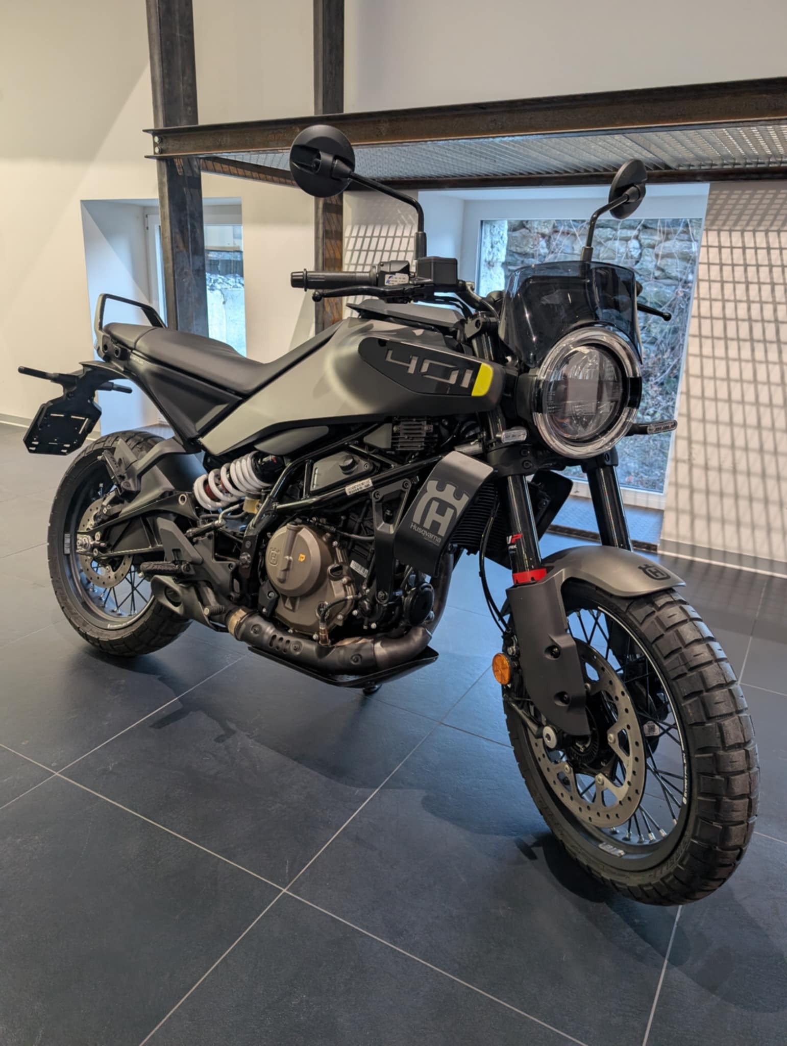 HUSQVARNA SVARTPILEN 401