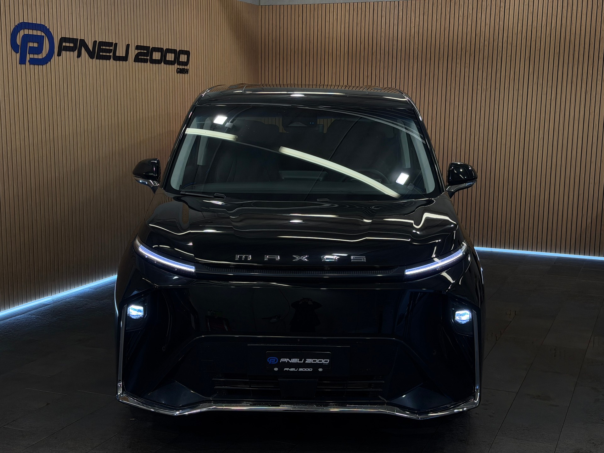 MAXUS Mifa 9 Premium 90kWh *Obsidian Schwarz*-showroom-element-1