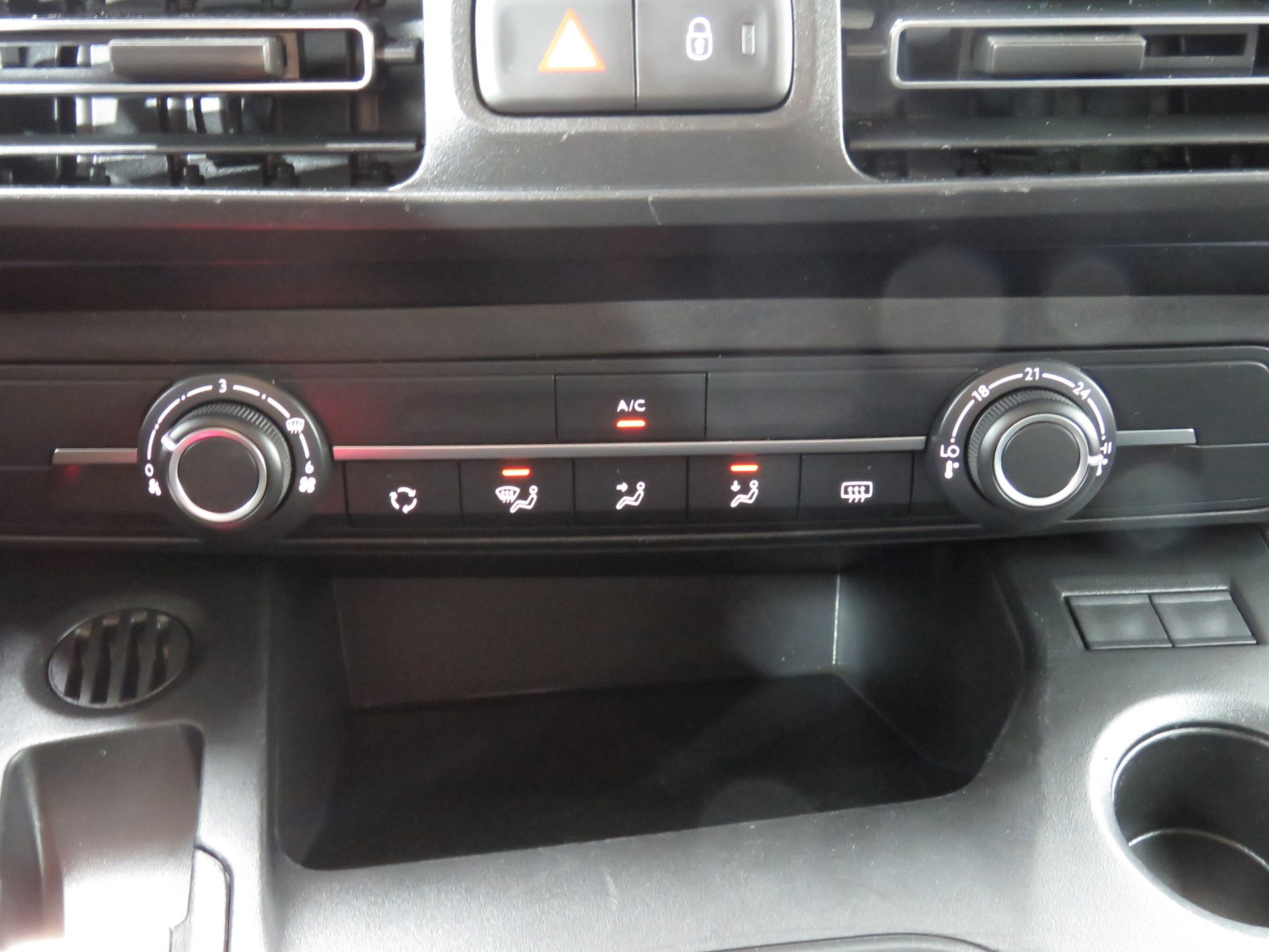 PEUGEOT Rifter Long 1.2 PureTech 7-Plätzer Allure Pack EAT8 (Automat)-image-18