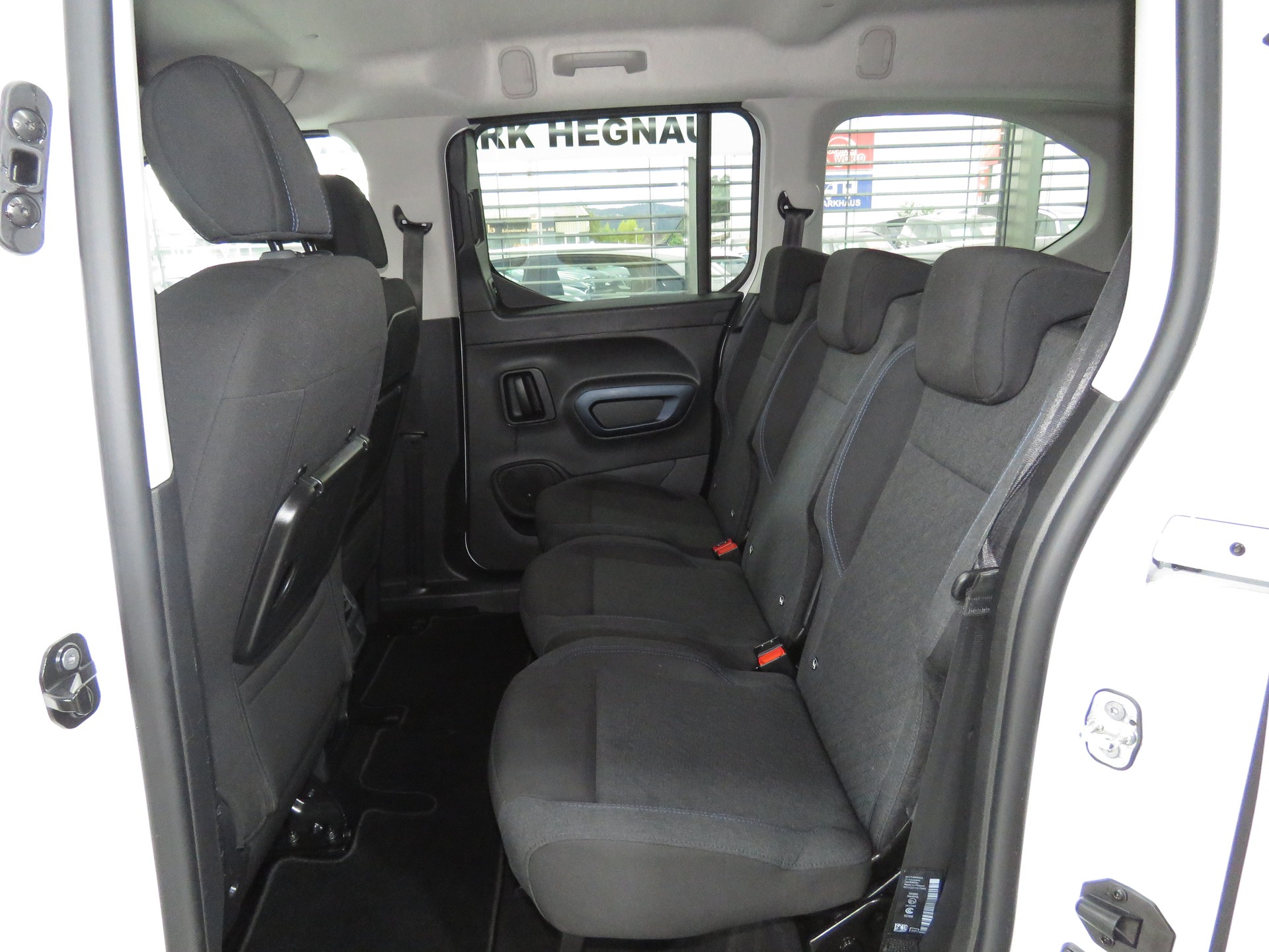 PEUGEOT Rifter Long 1.2 PureTech 7-Plätzer Allure Pack EAT8 (Automat)-image-8