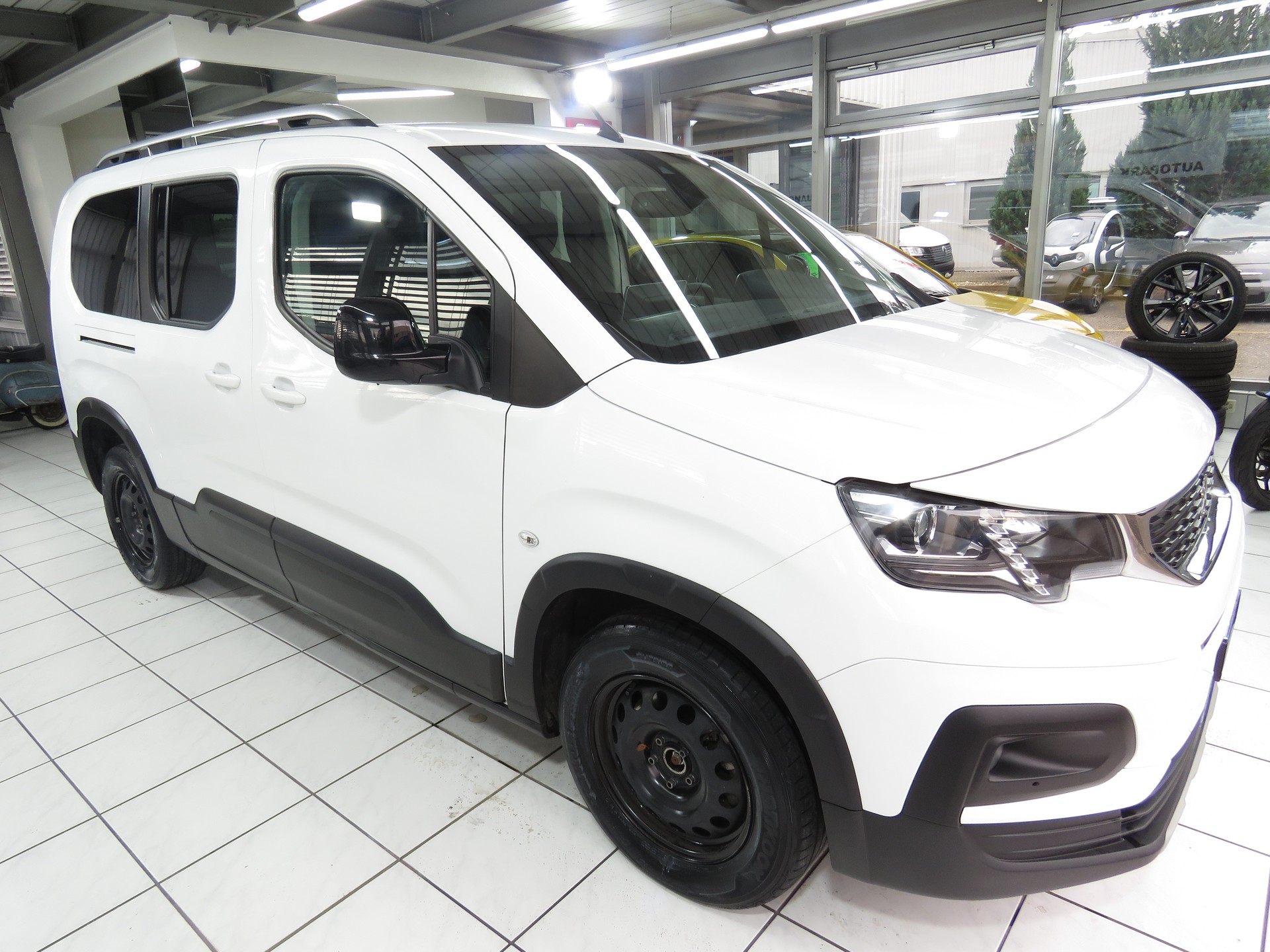 PEUGEOT Rifter Long 1.2 PureTech 7-Plätzer Allure Pack EAT8 (Automat)-image-2