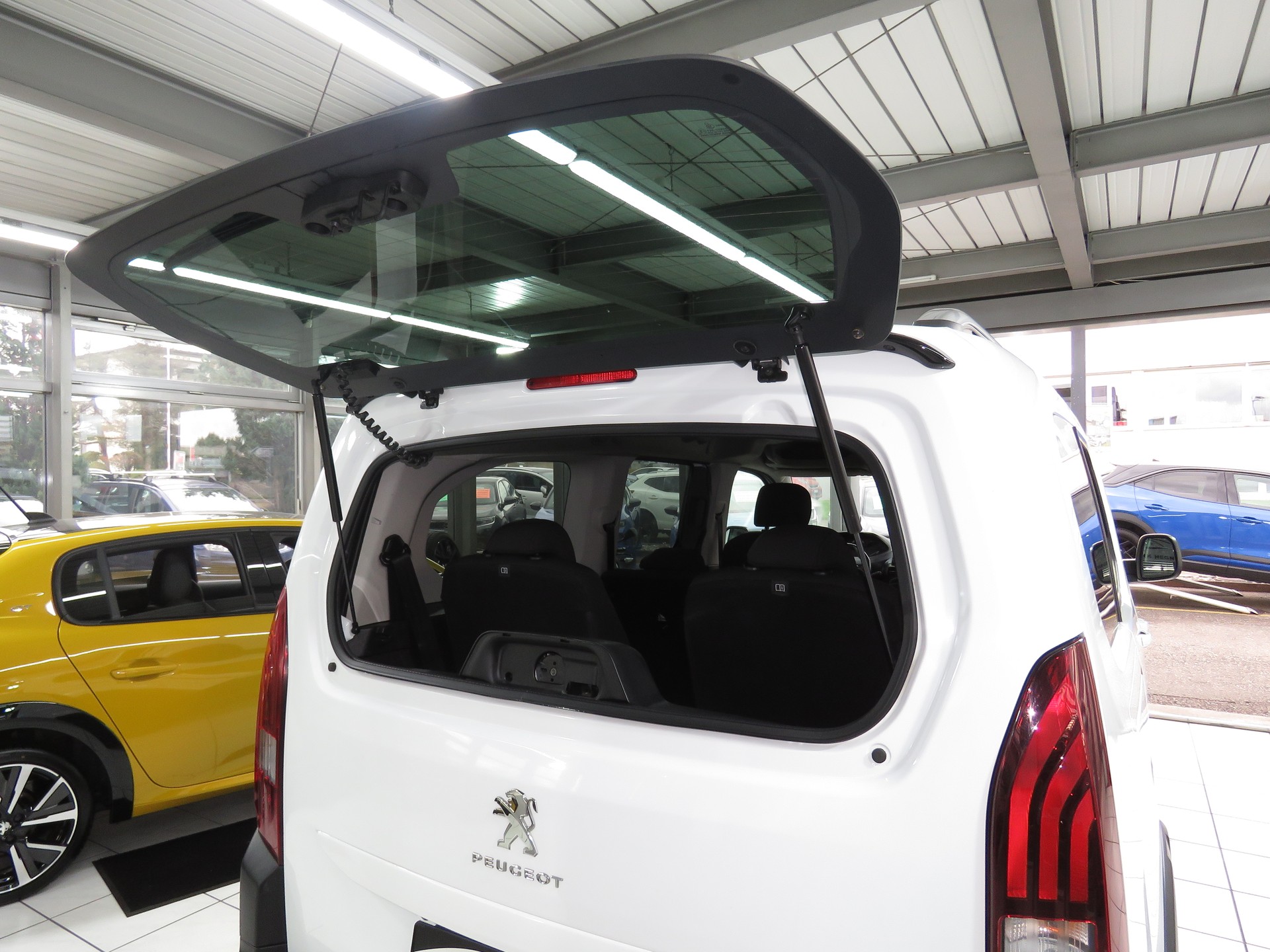 PEUGEOT Rifter Long 1.2 PureTech 7-Plätzer Allure Pack EAT8 (Automat)-image-11