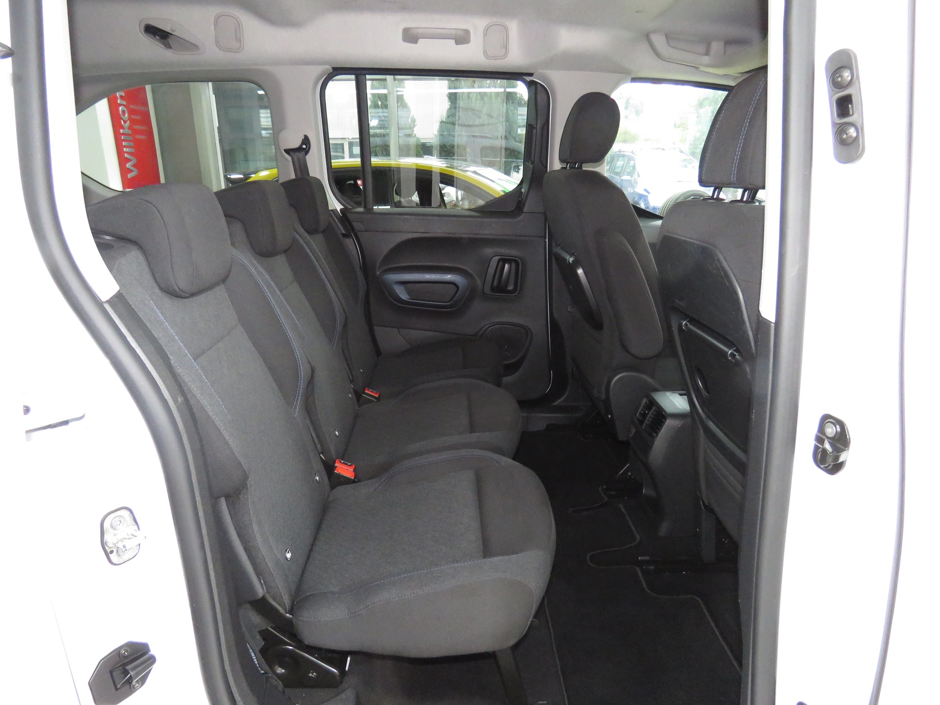 PEUGEOT Rifter Long 1.2 PureTech 7-Plätzer Allure Pack EAT8 (Automat)-image-14