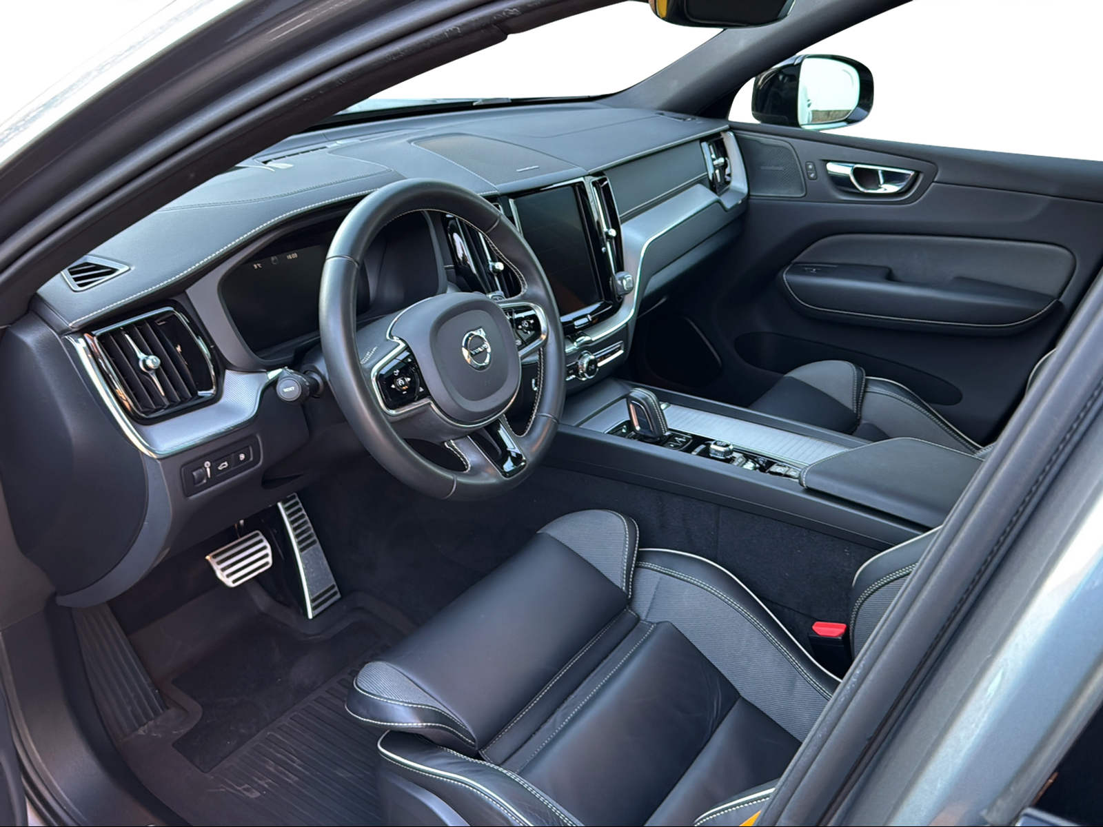 VOLVO XC60 2.0 T8 TE Polestar eAWD-image-9