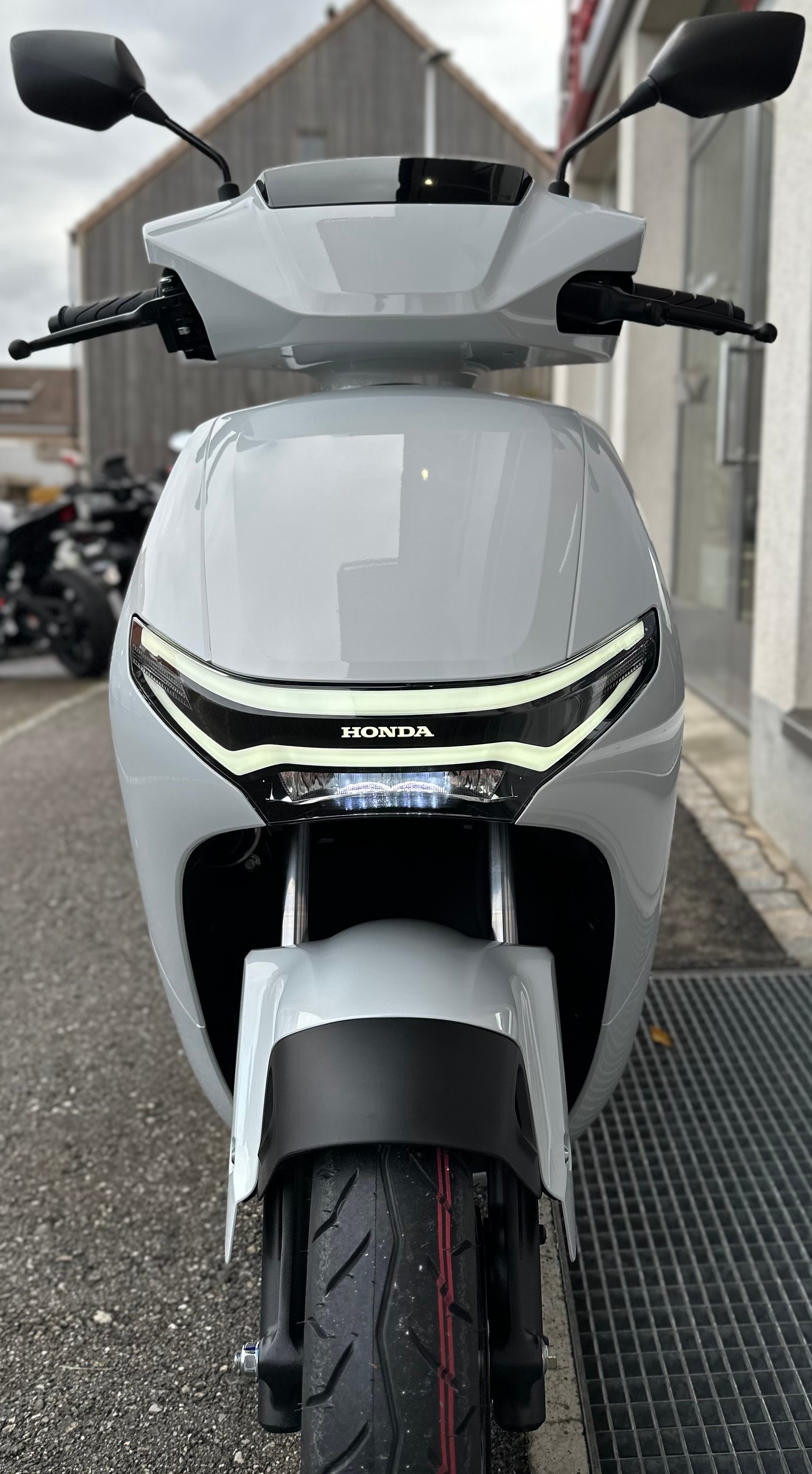 HONDA CUV e: Connected 2025-showroom-element-1