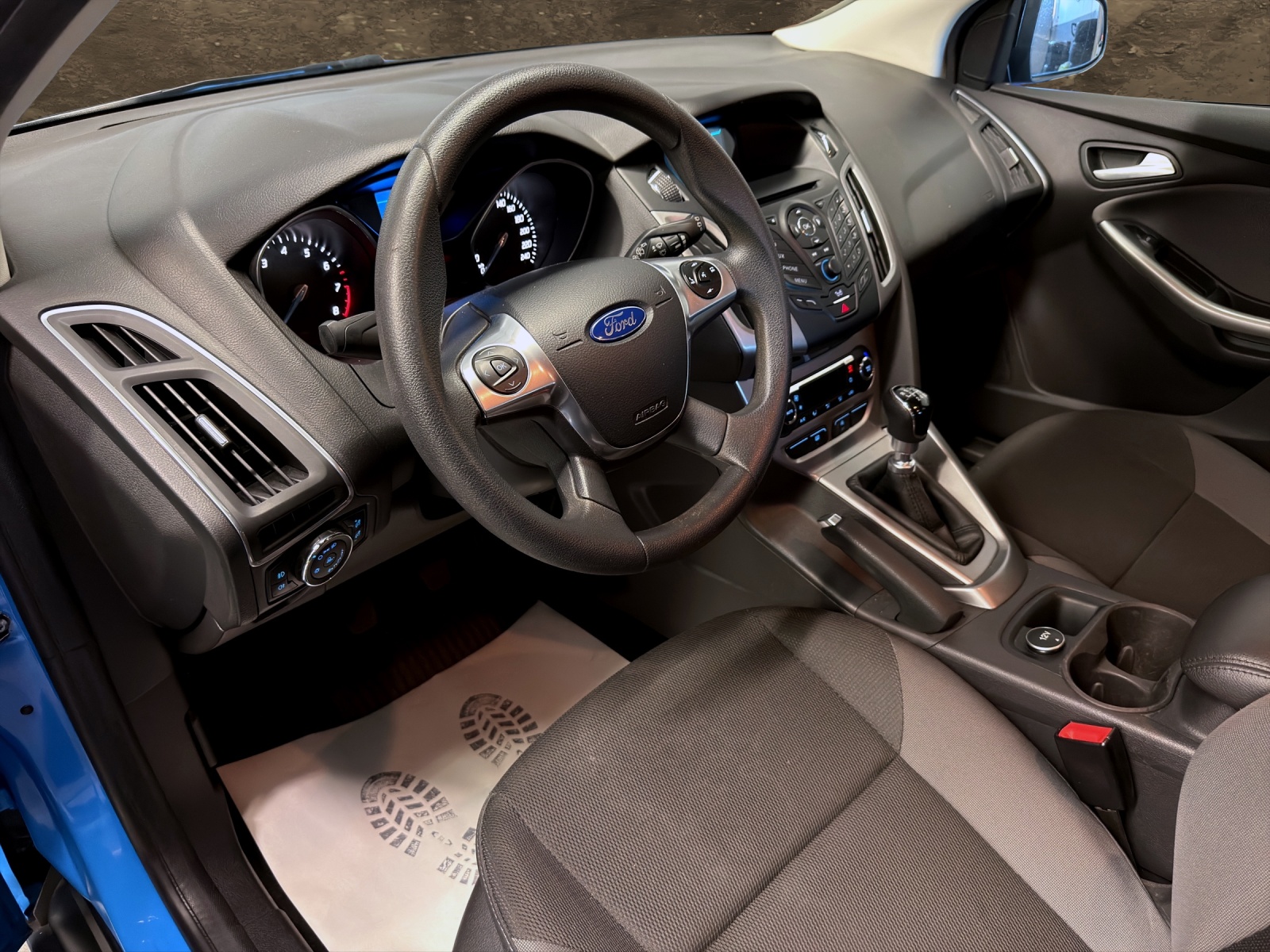 FORD Focus 1.0 SCTi Titanium-image-9