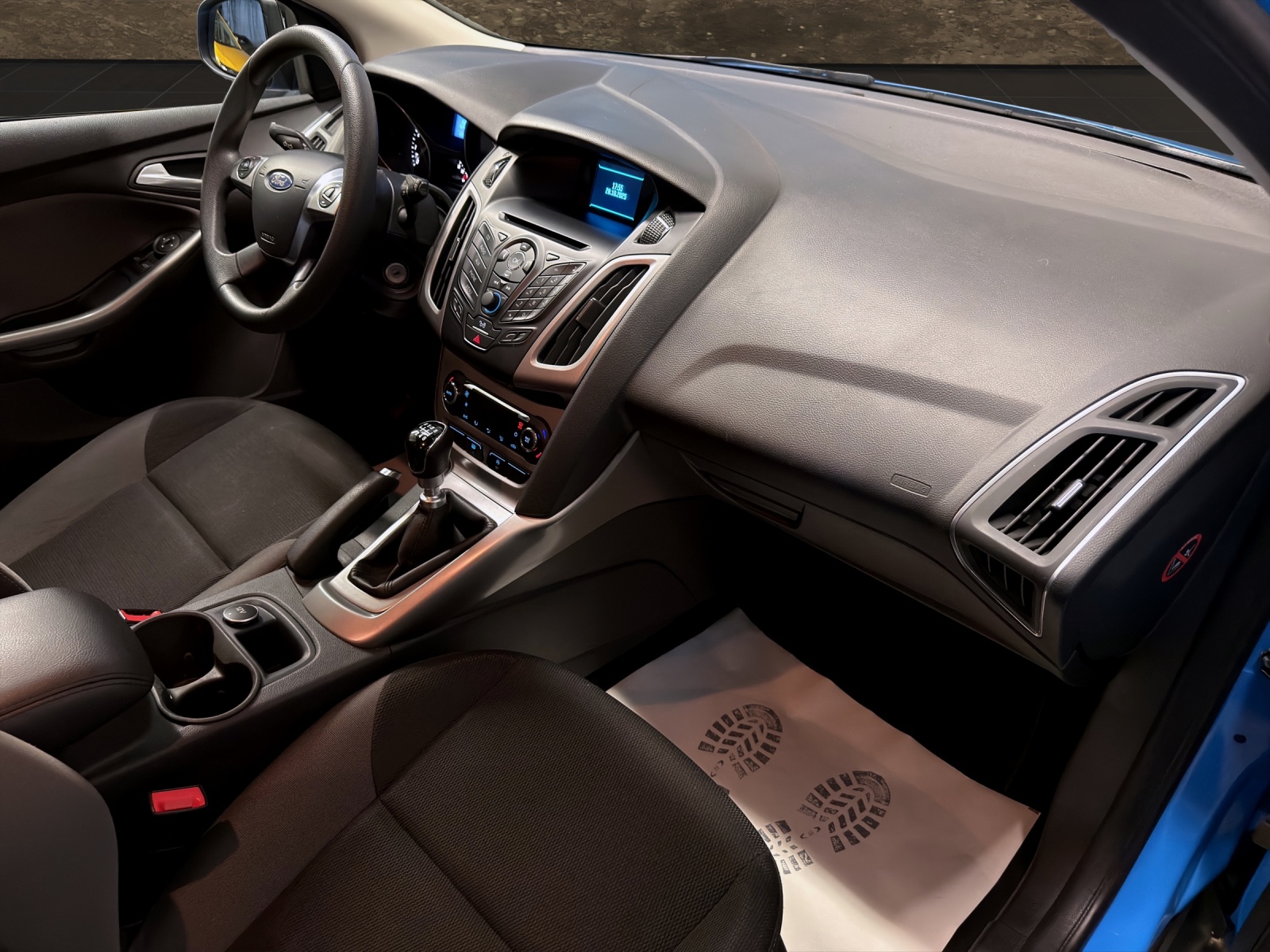 FORD Focus 1.0 SCTi Titanium-image-10