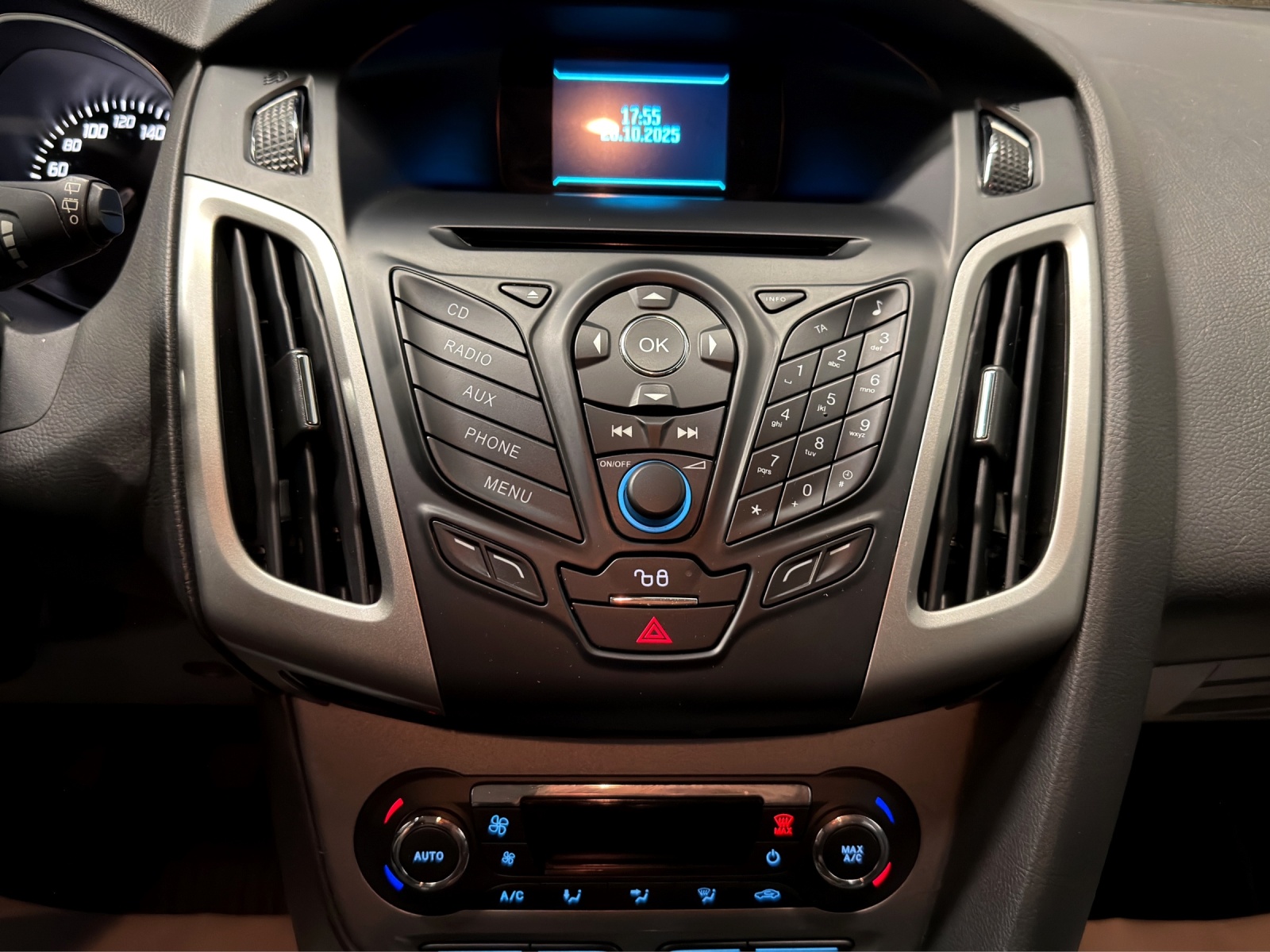 FORD Focus 1.0 SCTi Titanium-image-8