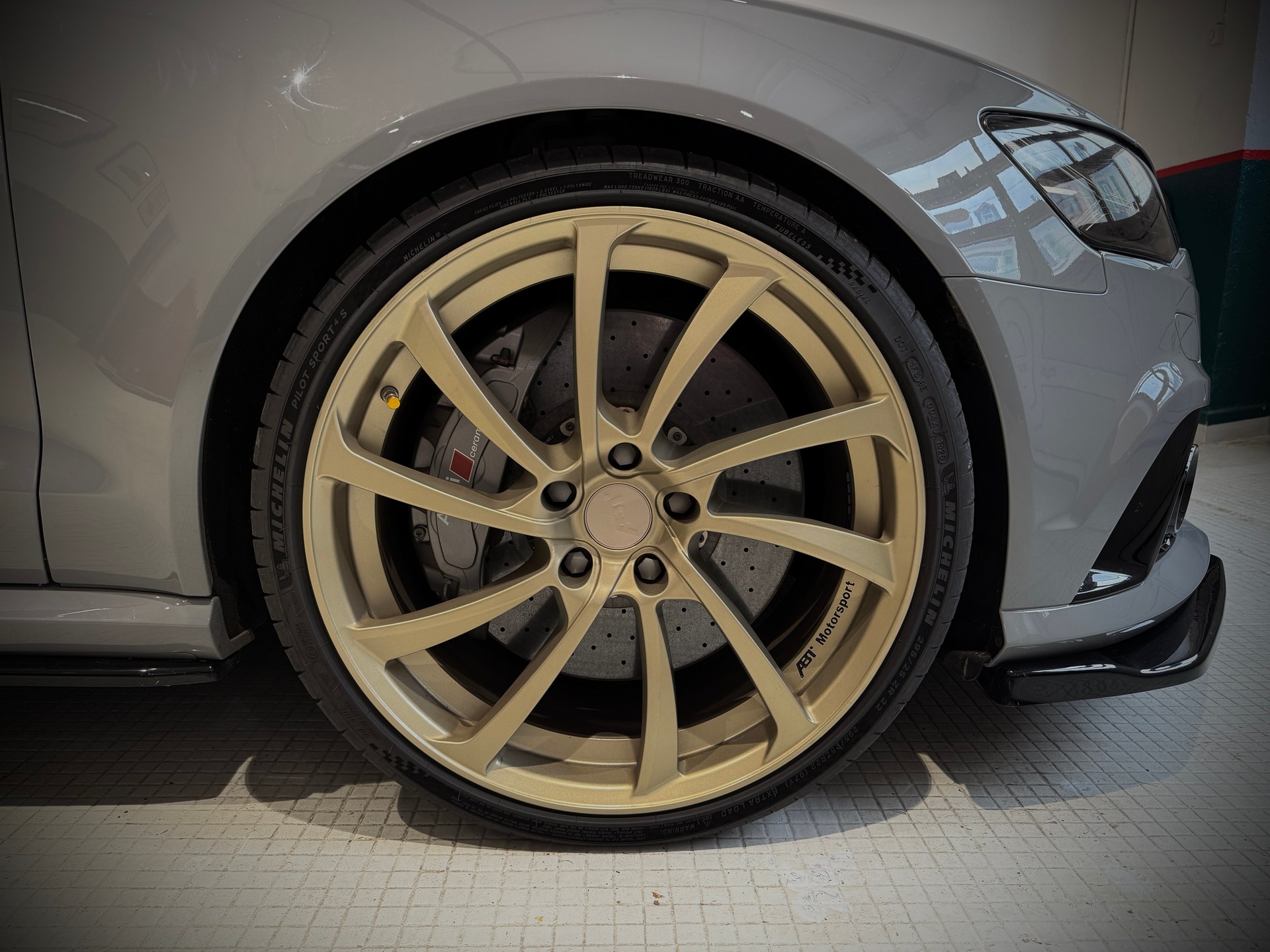 AUDI RS6 Avant 4.0 TFSI V8 performance quattro "ABT 706 Ps" AKRAPOVIC Audi ceramic *pack carbon *Bose sound-image-6