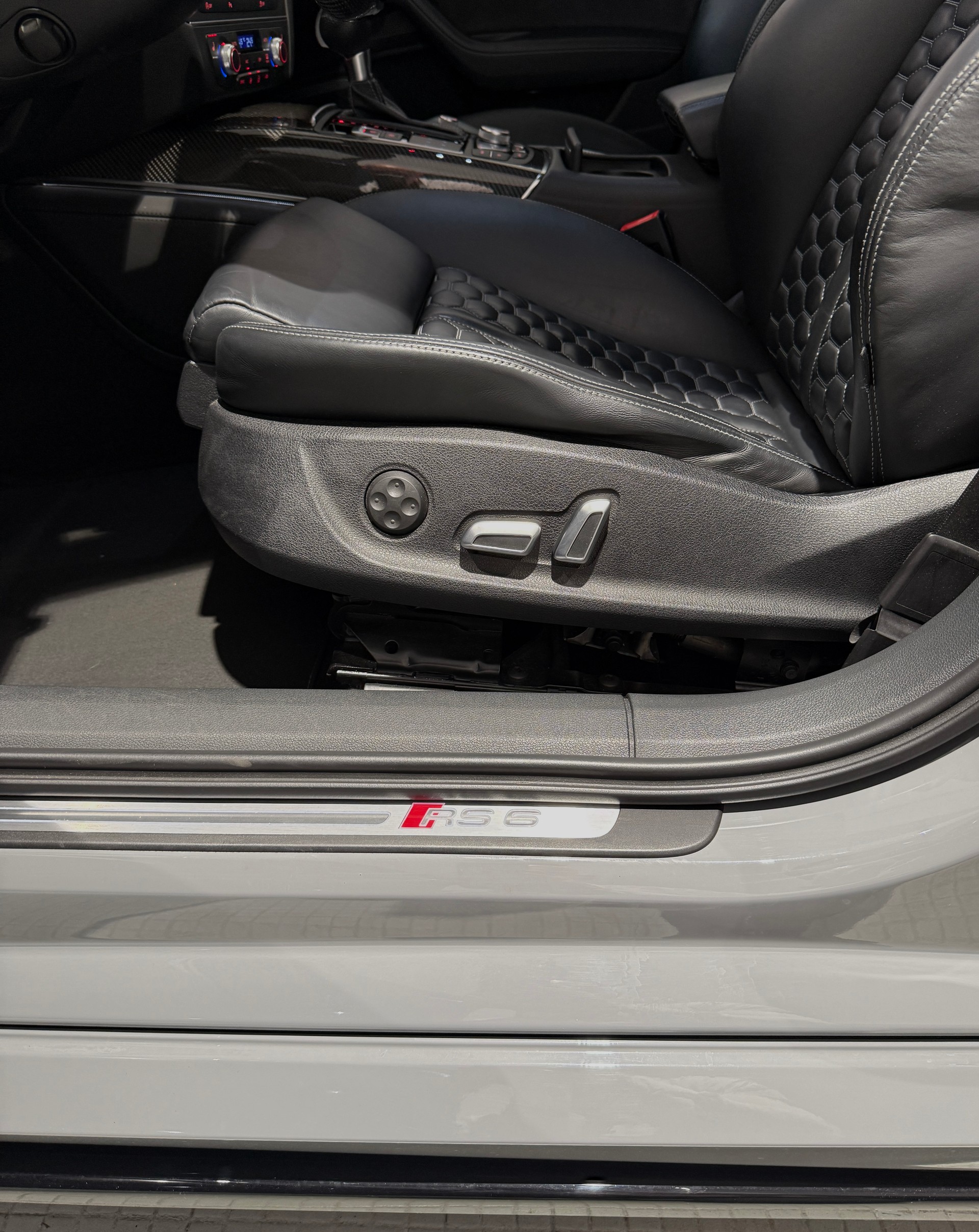 AUDI RS6 Avant 4.0 TFSI V8 performance quattro "ABT 706 Ps" AKRAPOVIC Audi ceramic *pack carbon *Bose sound-image-13