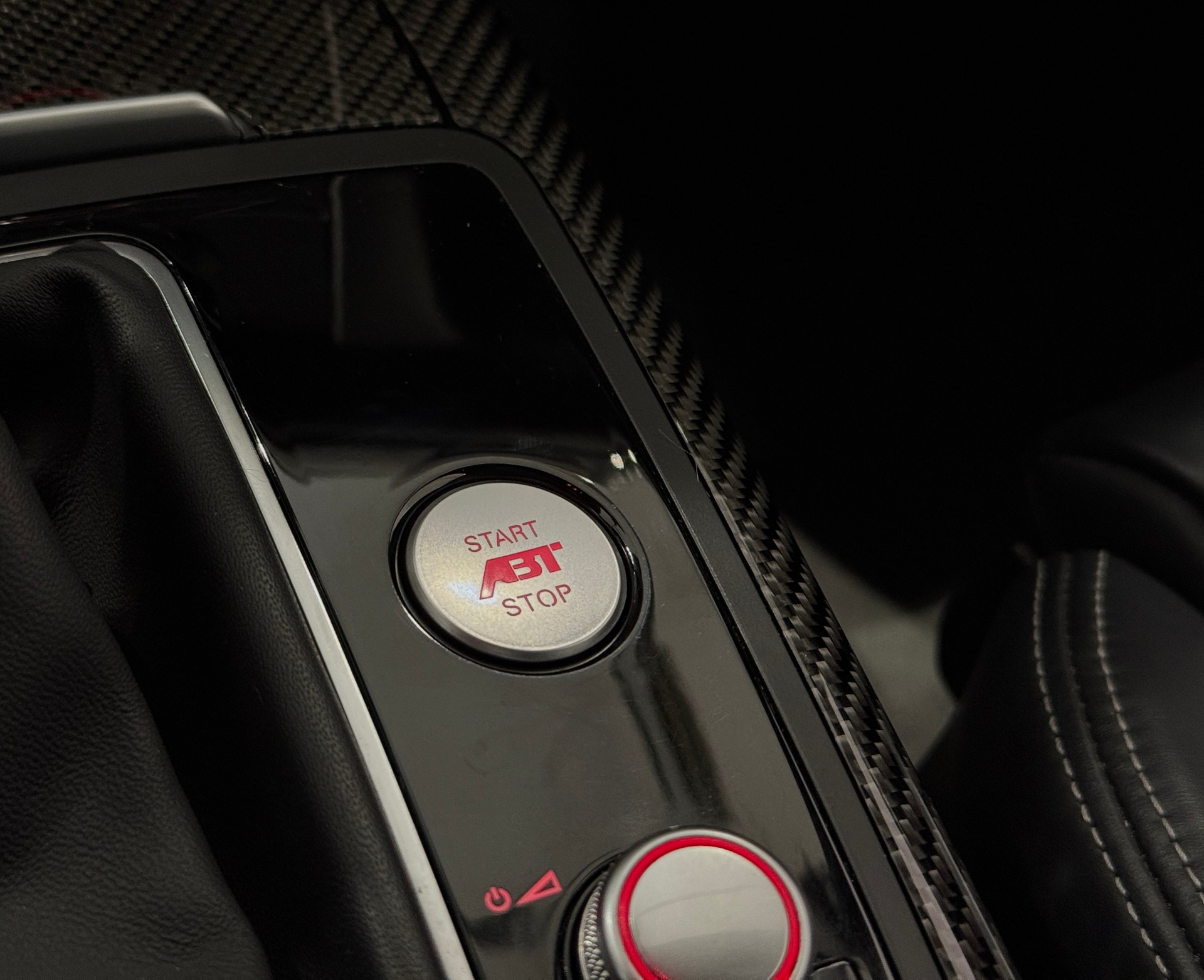 AUDI RS6 Avant 4.0 TFSI V8 performance quattro "ABT 706 Ps" AKRAPOVIC Audi ceramic *pack carbon *Bose sound-image-23