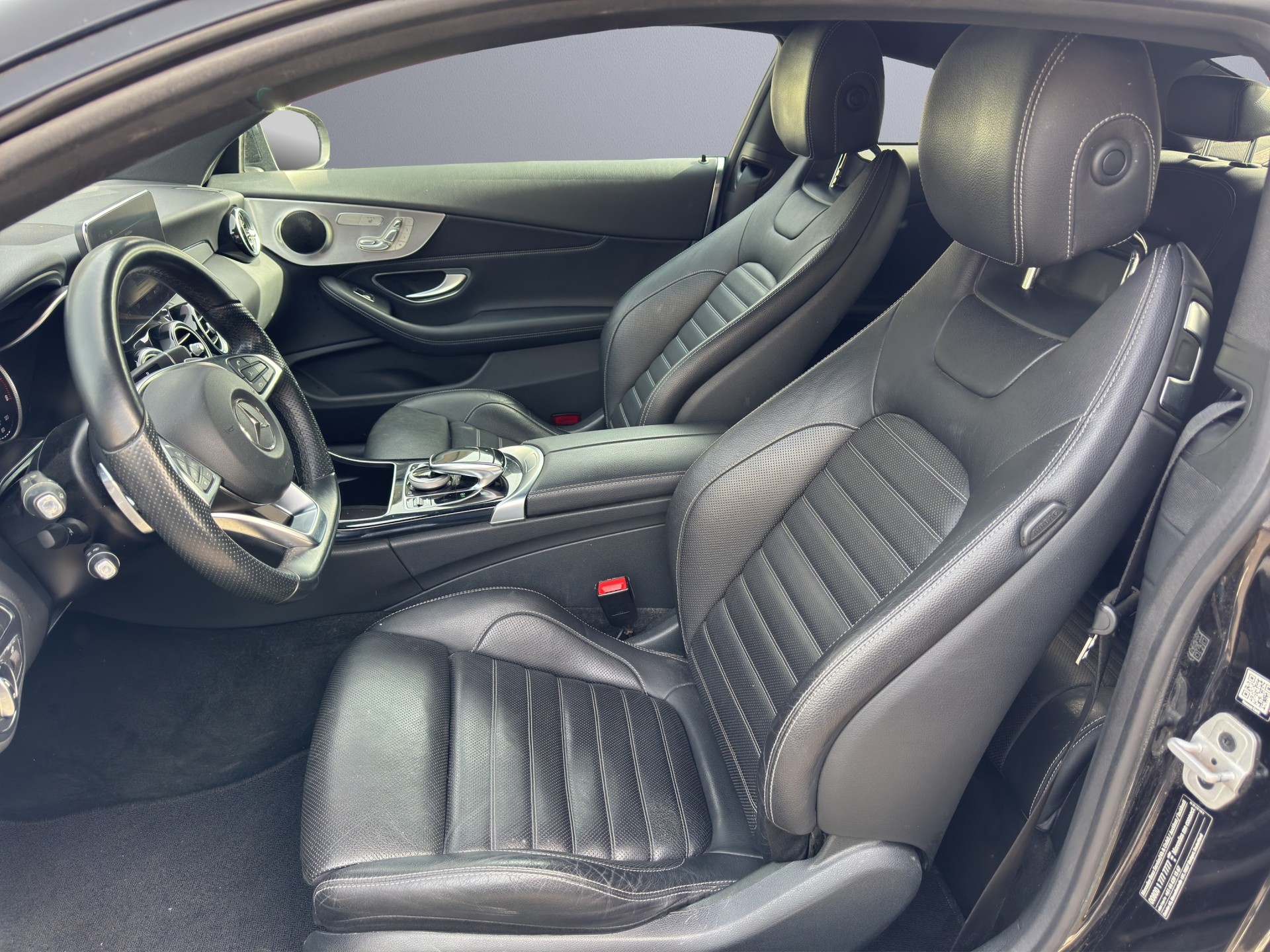 MERCEDES-BENZ C 300 Coupé AMG Line 9G-tronic-image-9