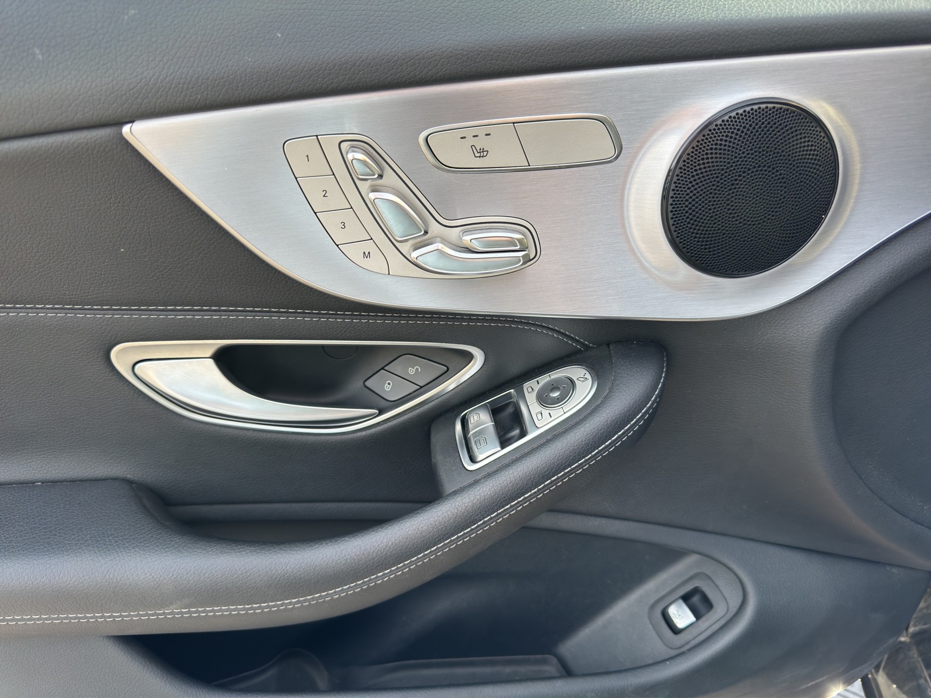 MERCEDES-BENZ C 300 Coupé AMG Line 9G-tronic-image-8