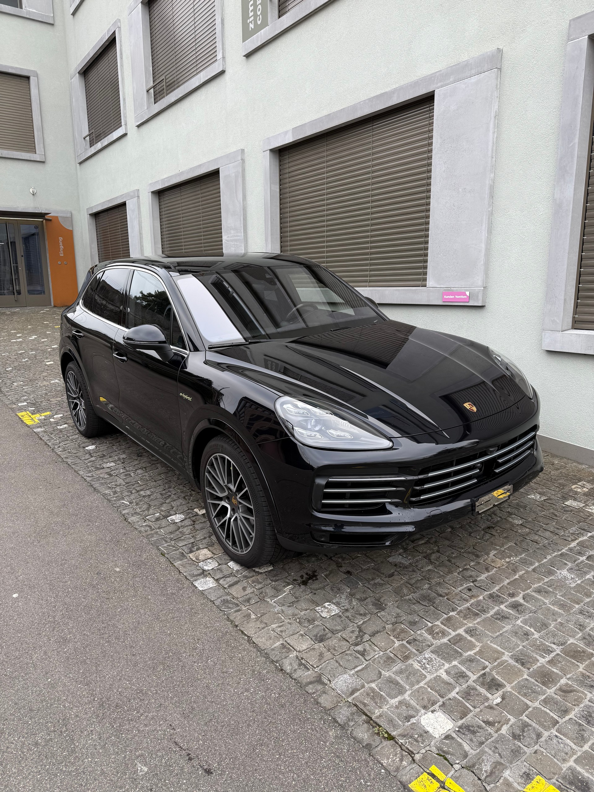 PORSCHE Cayenne E-Hybrid / CH Fahrzeug-image-0
