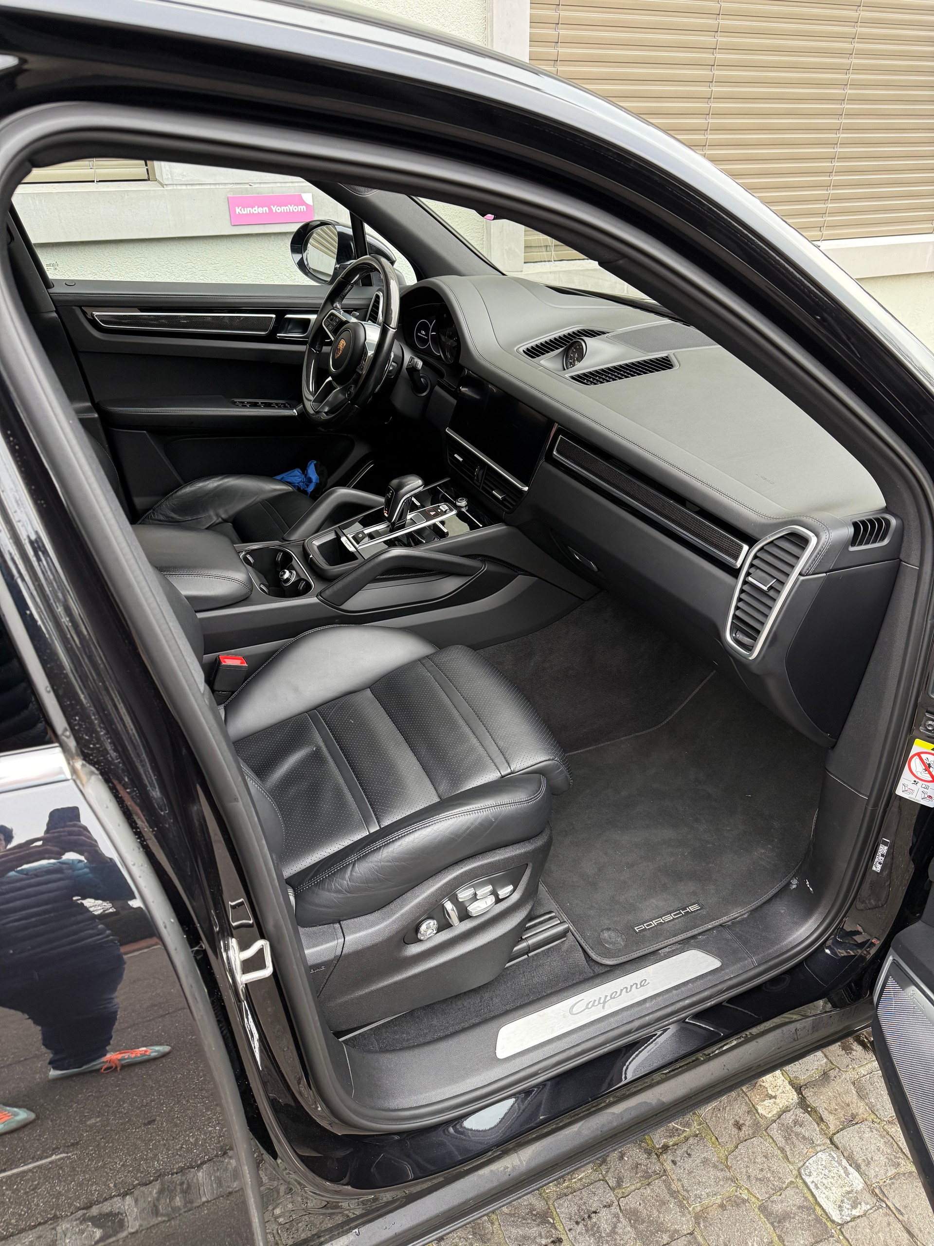PORSCHE Cayenne E-Hybrid / CH Fahrzeug-image-2