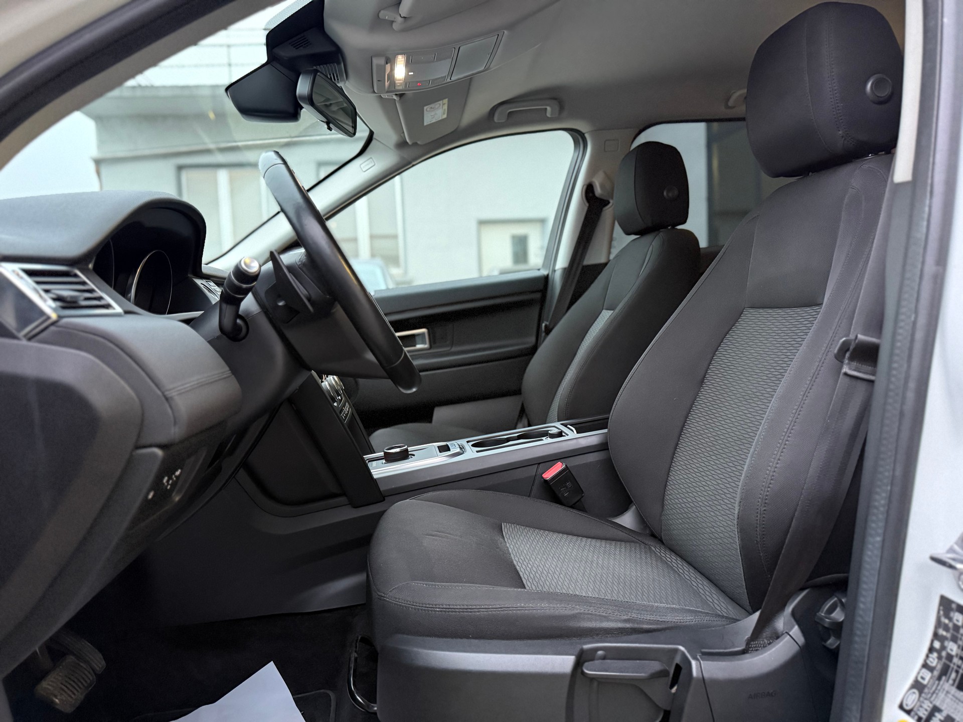 LAND ROVER Discovery Sport 2.0 TD4 Pure AT9-image-9