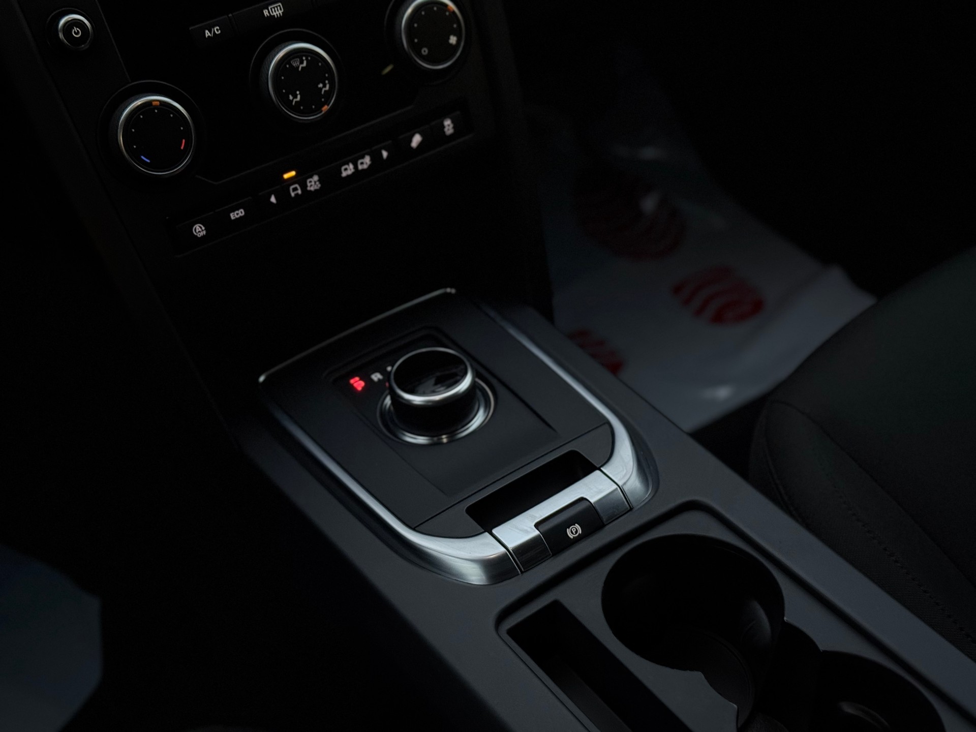 LAND ROVER Discovery Sport 2.0 TD4 Pure AT9-image-16