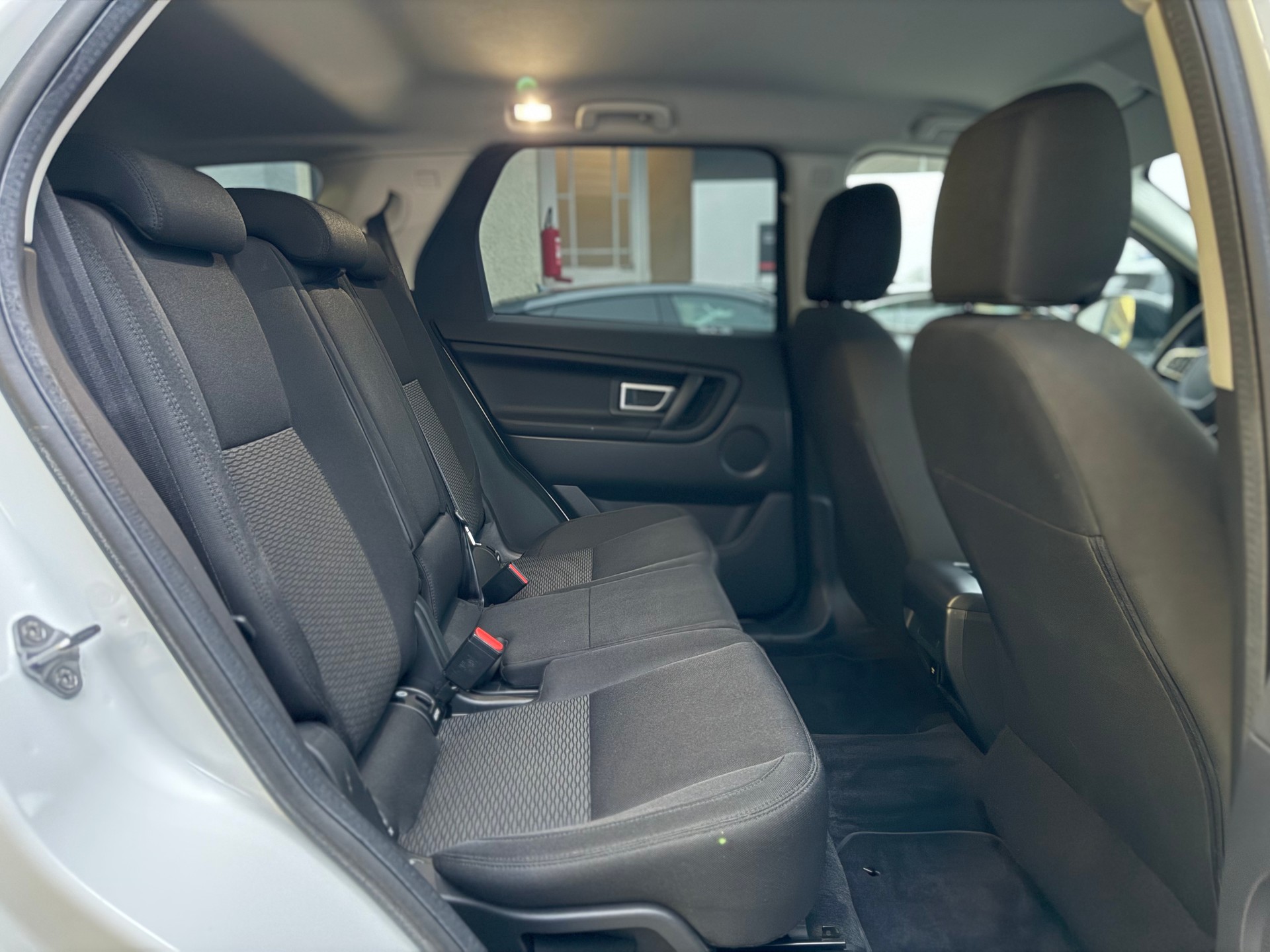 LAND ROVER Discovery Sport 2.0 TD4 Pure AT9-image-12