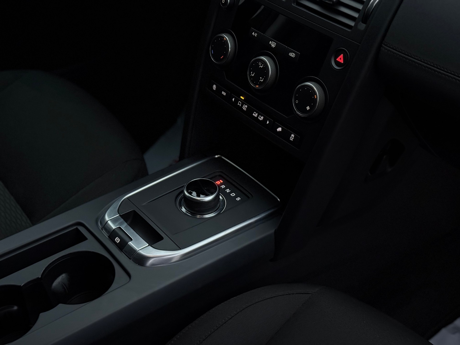 LAND ROVER Discovery Sport 2.0 TD4 Pure AT9-image-18
