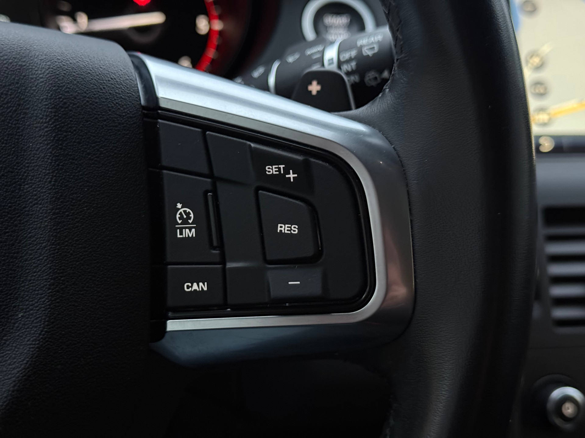 LAND ROVER Discovery Sport 2.0 TD4 Pure AT9-image-17
