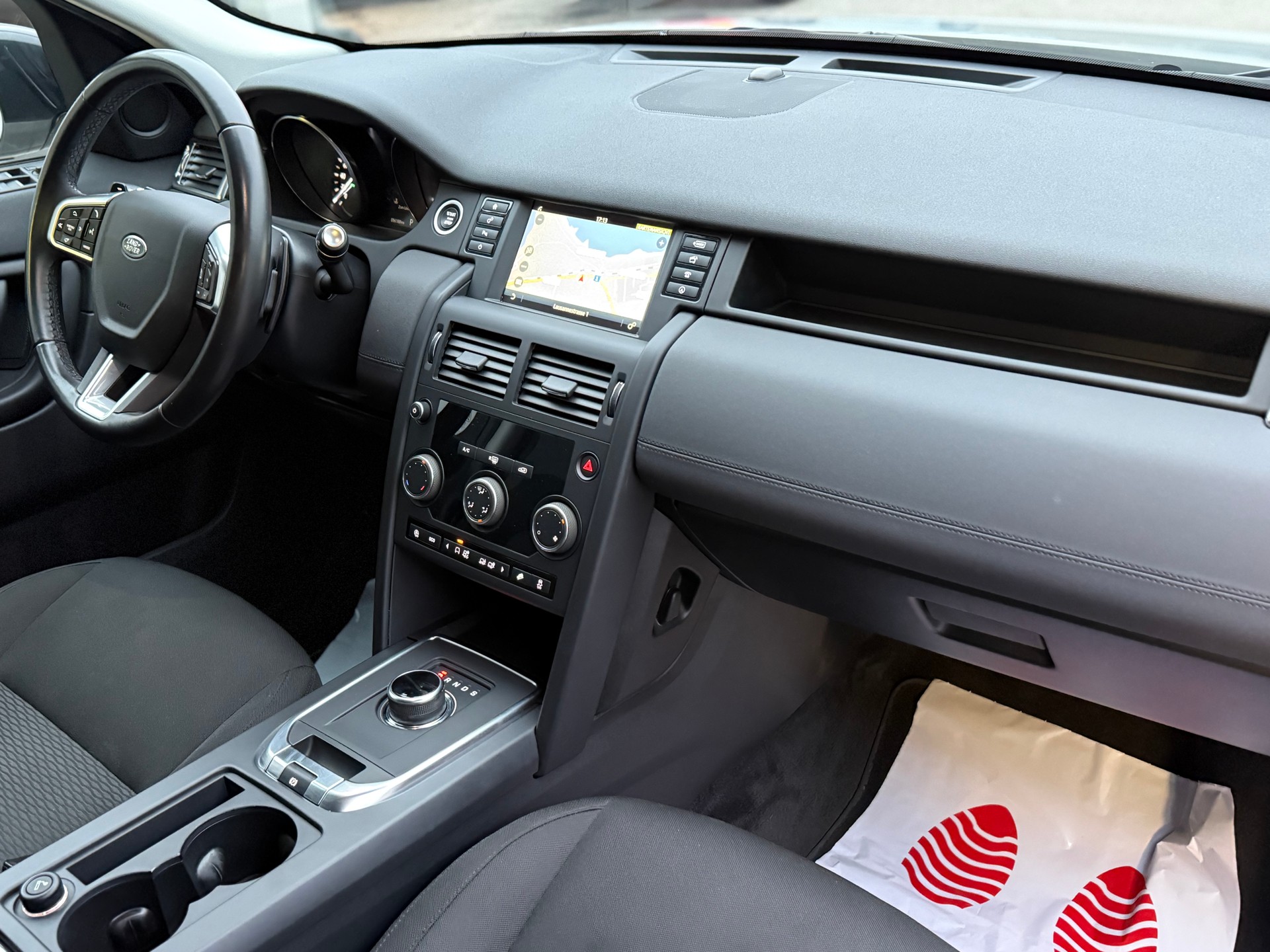 LAND ROVER Discovery Sport 2.0 TD4 Pure AT9-image-14