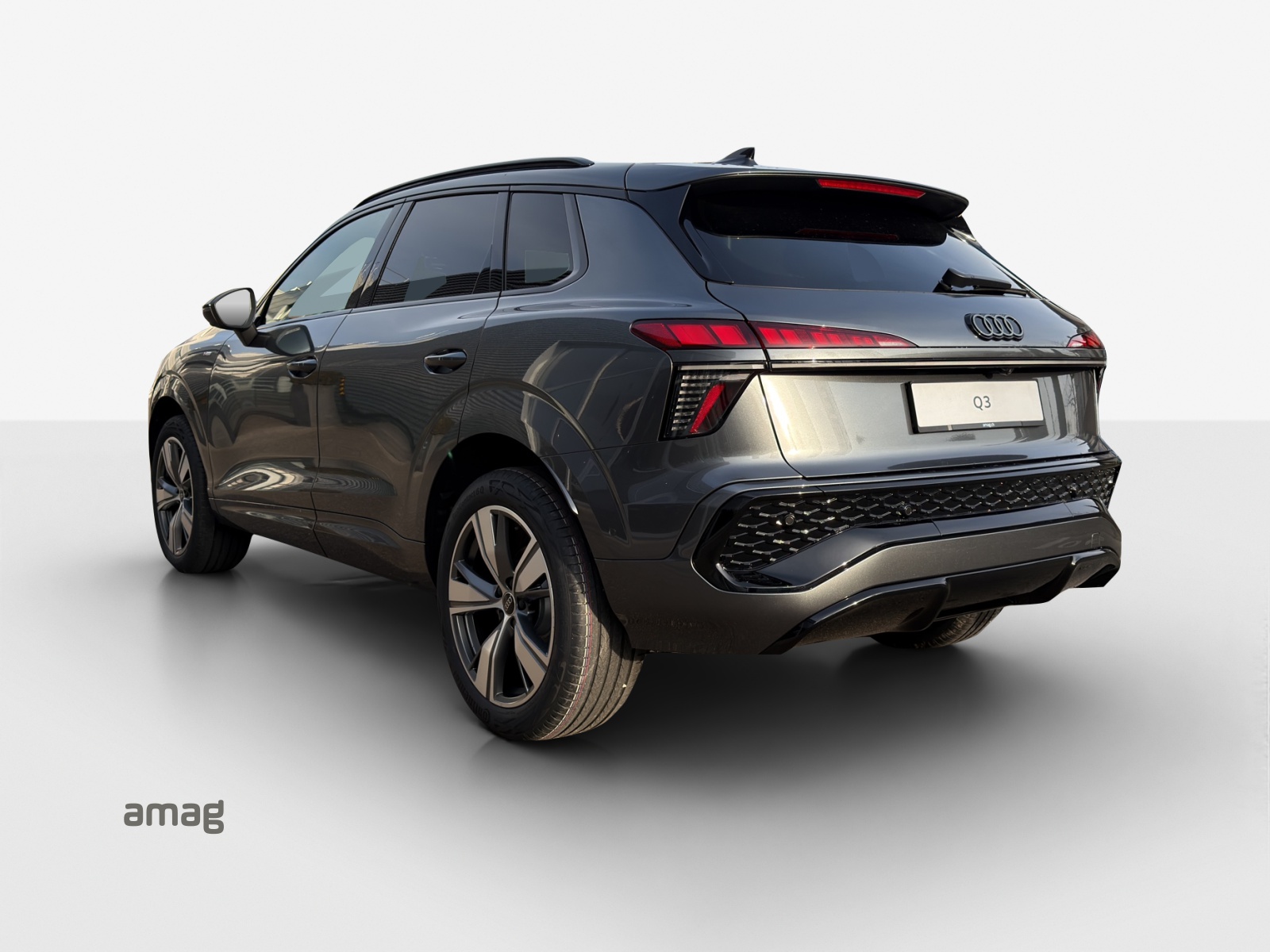 AUDI Q3 SUV 110 kW TFSI S tronic-image-2
