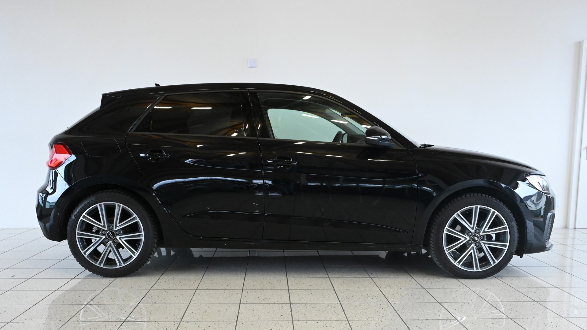 AUDI A1 Sportback 1.0 30 TFSI Attraction S-Tronic-image-4