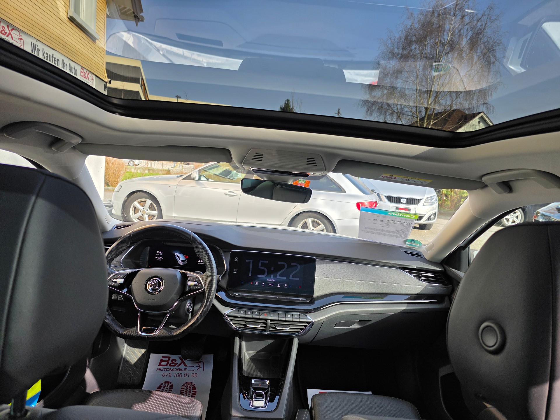 SKODA Octavia Combi 2.0 TDI DSG Style-image-15