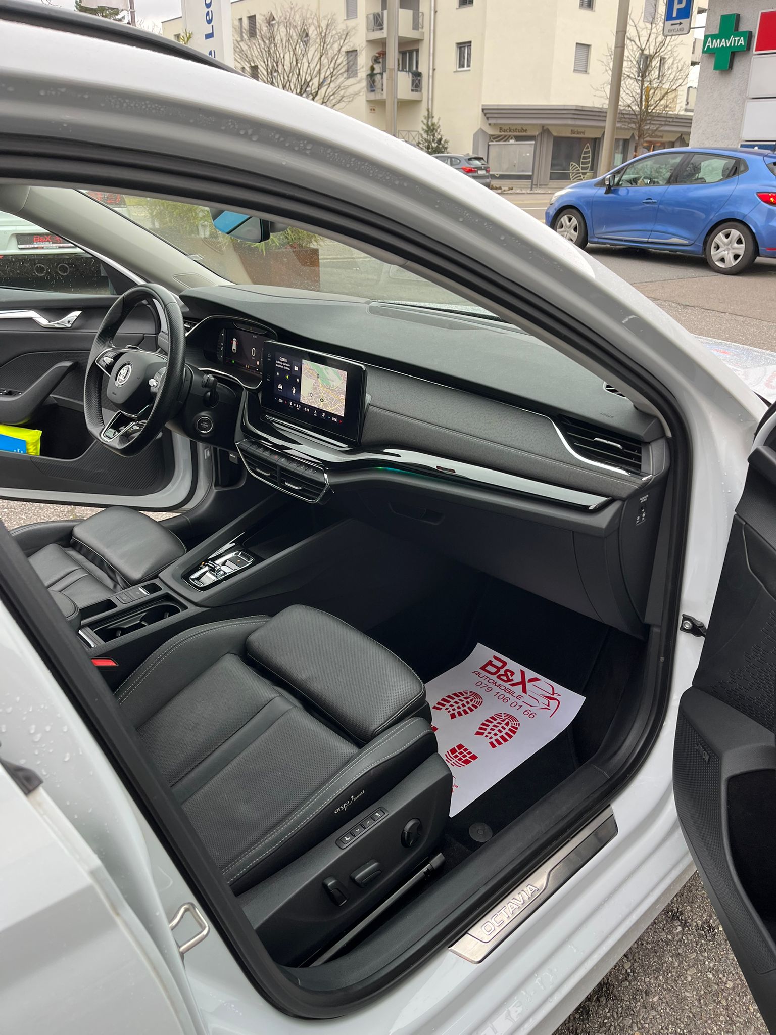 SKODA Octavia Combi 2.0 TDI DSG Style-image-10