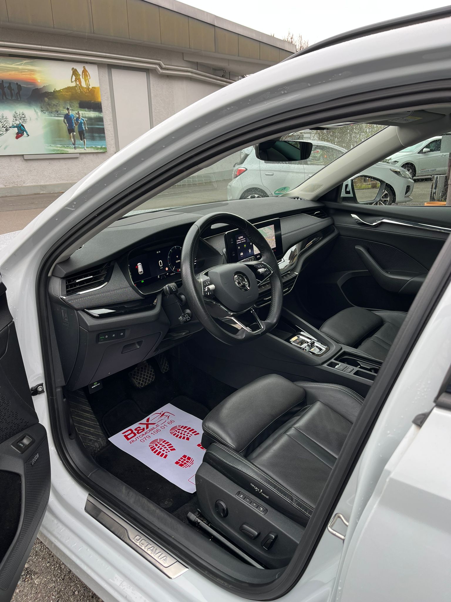 SKODA Octavia Combi 2.0 TDI DSG Style-image-7