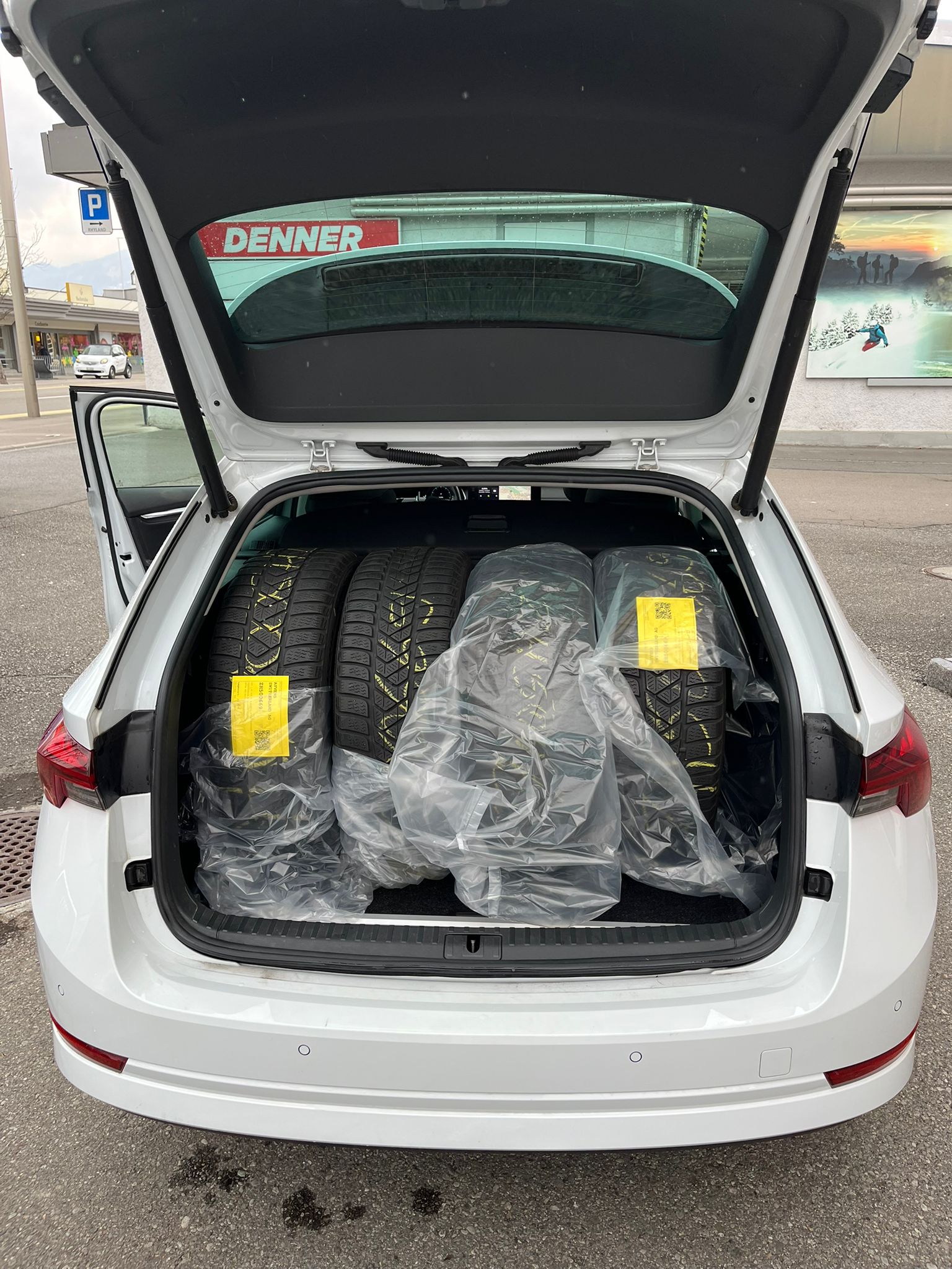 SKODA Octavia Combi 2.0 TDI DSG Style-image-14