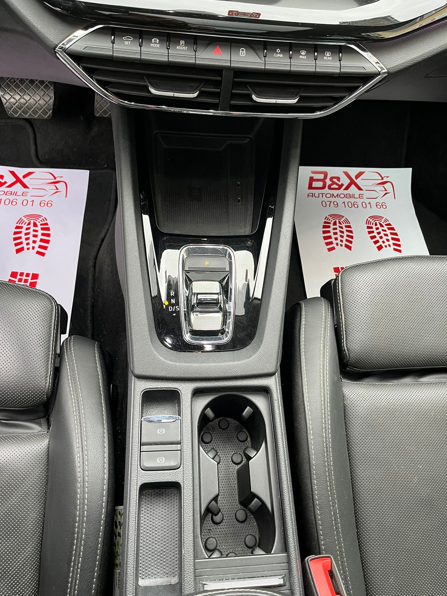 SKODA Octavia Combi 2.0 TDI DSG Style-image-9