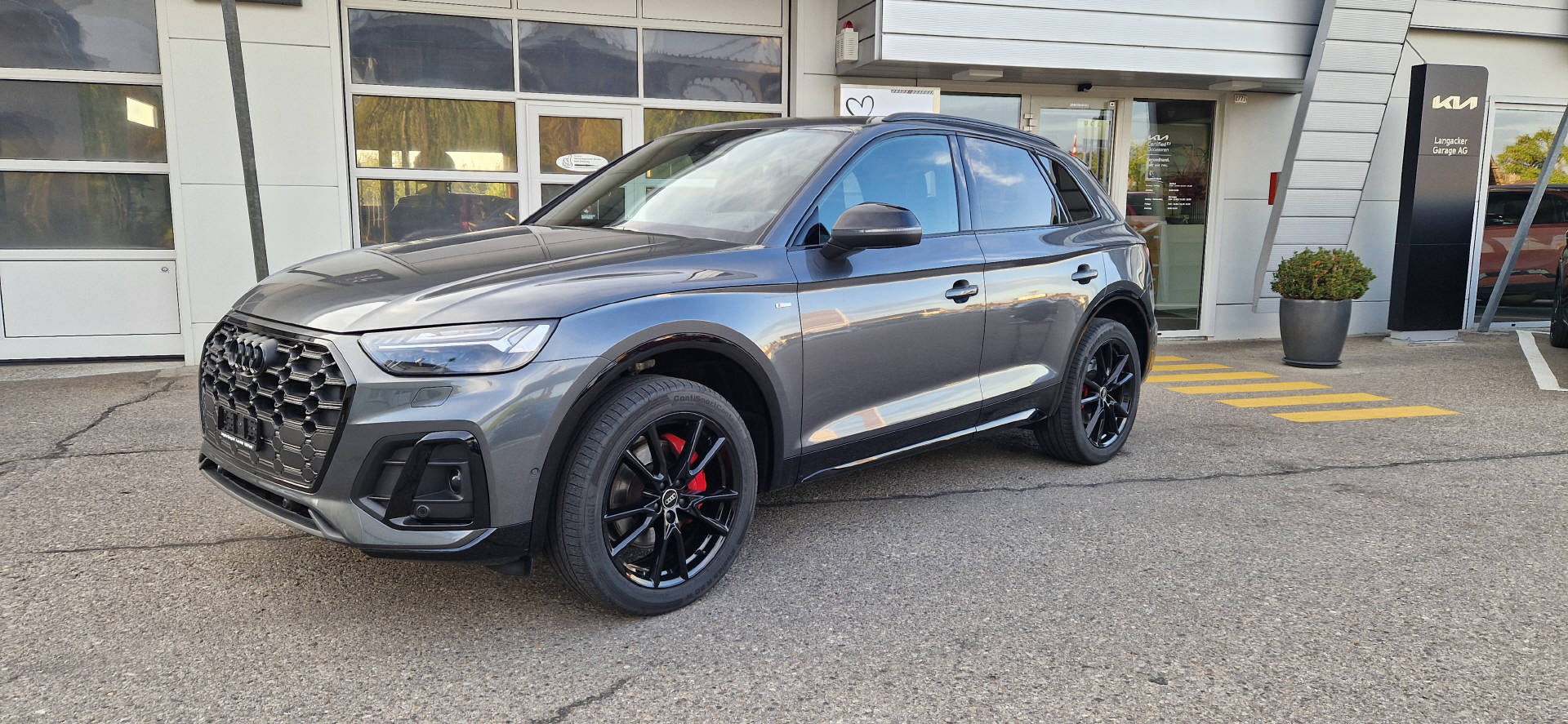 AUDI Q5 2.0 40 TDI BLACKEDITION quattro S-Tronic-image-1