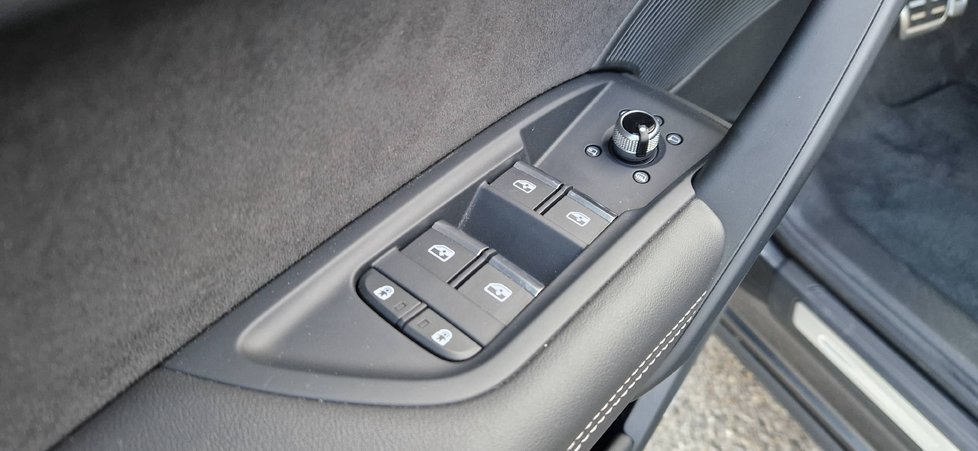 AUDI Q5 2.0 40 TDI BLACKEDITION quattro S-Tronic-image-3
