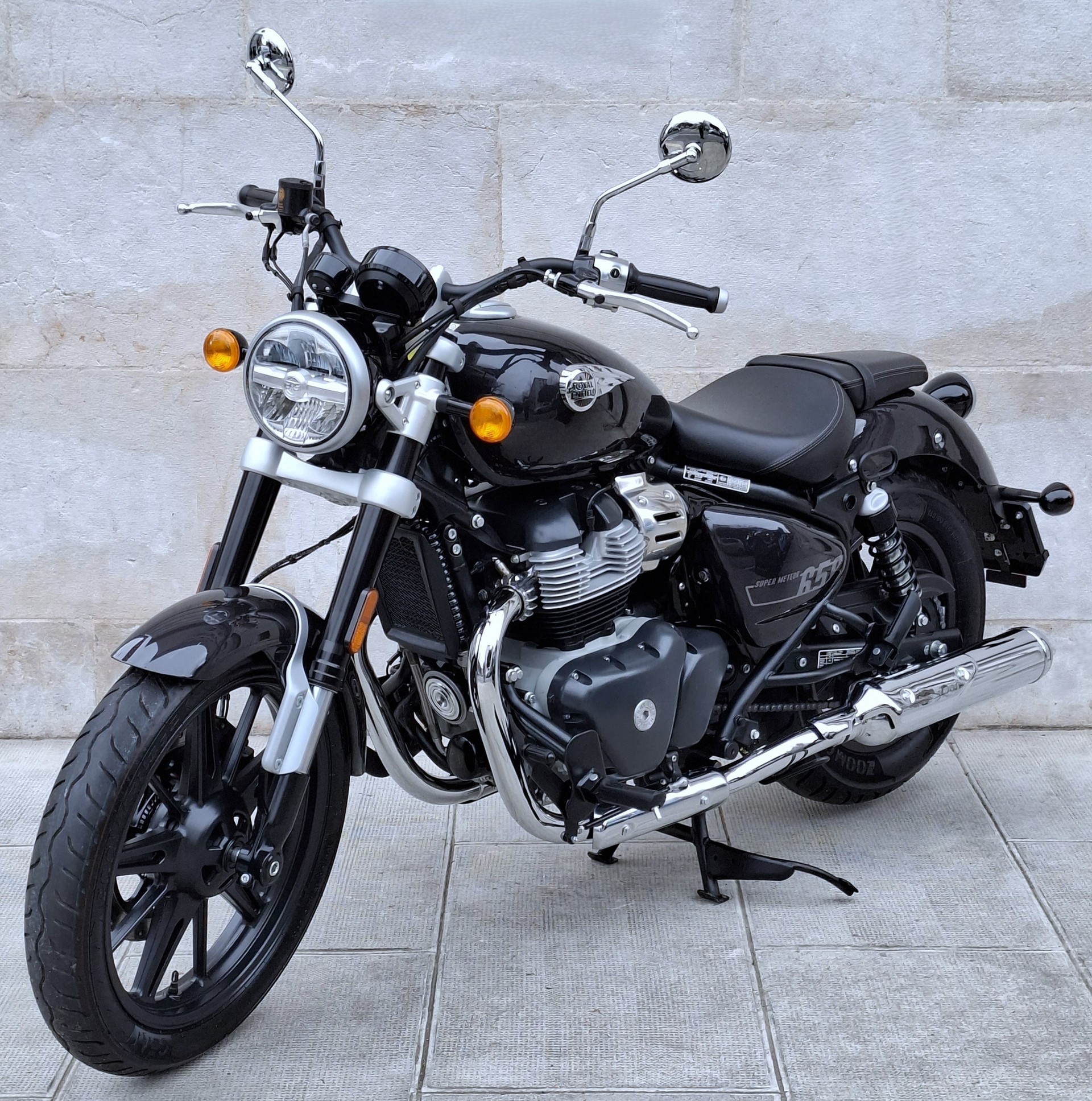 ROYAL ENFIELD Super Meteor 650 Celestial-showroom-element-2