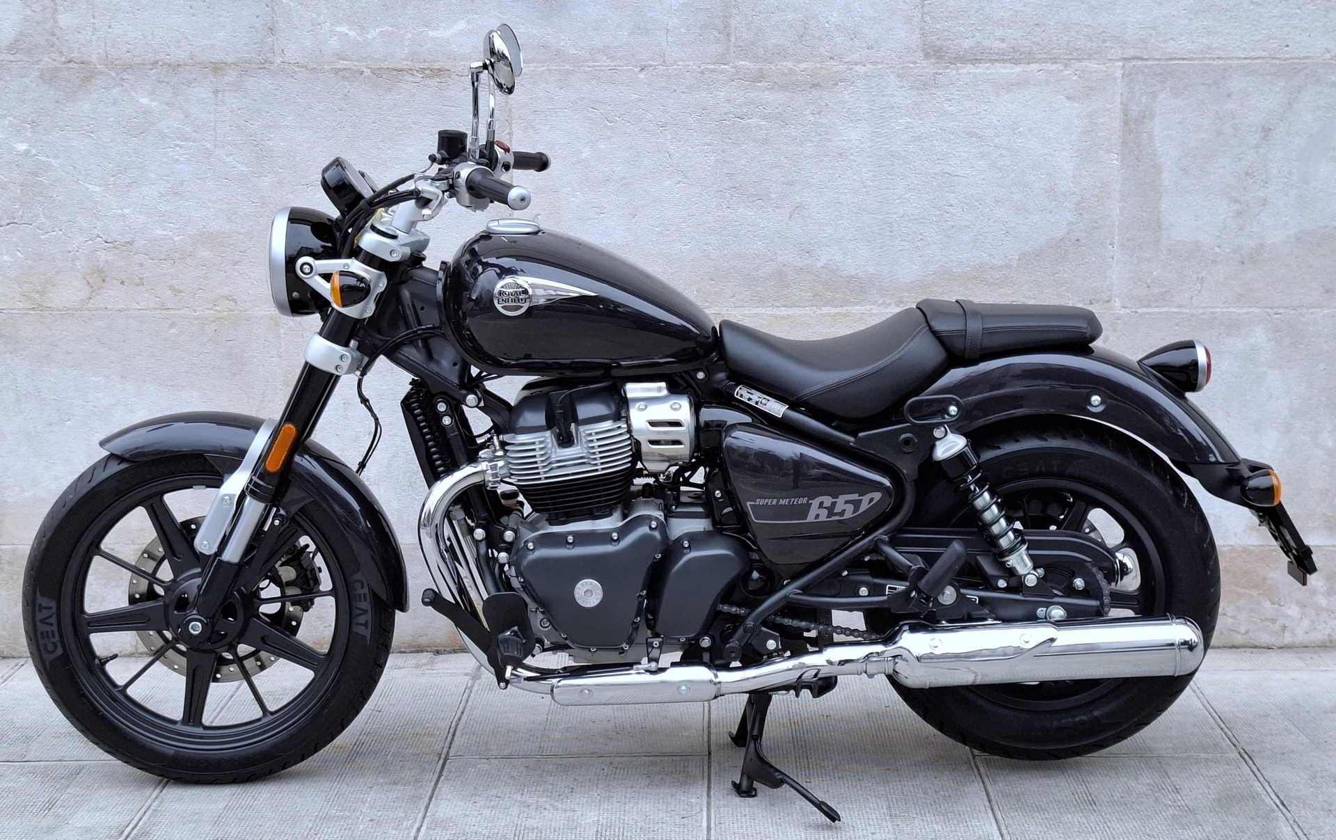 ROYAL ENFIELD Super Meteor 650 Celestial-showroom-element-3
