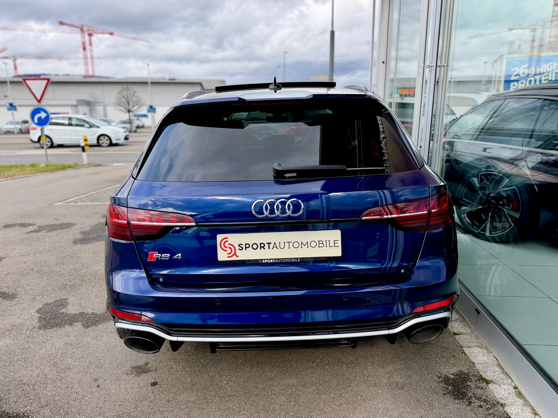 AUDI RS4 Avant quattro tiptronic *Bang & Olufsen Premium - 280km/h*-image-9