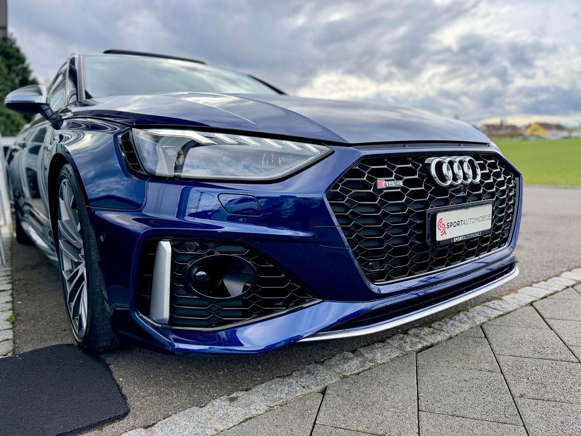AUDI RS4 Avant quattro tiptronic *RS-Keramikbremsanlage - Bang & Olufsen Premium - 280km/h*-showroom-element-3