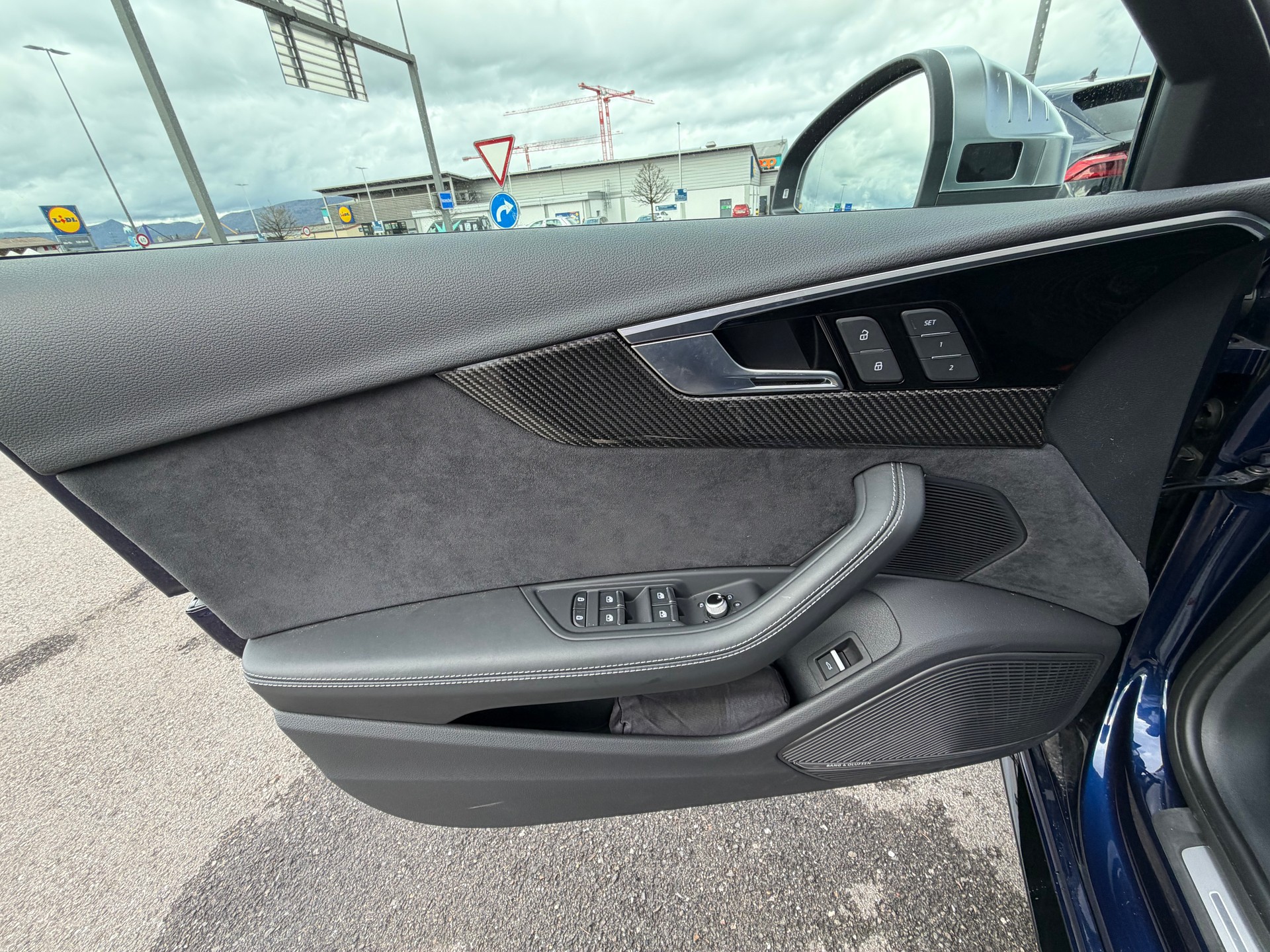 AUDI RS4 Avant quattro tiptronic *Bang & Olufsen Premium - 280km/h*-image-16