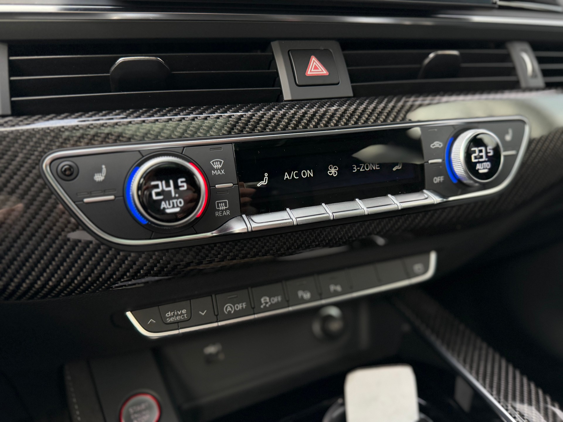 AUDI RS4 Avant quattro tiptronic *Bang & Olufsen Premium - 280km/h*-image-22
