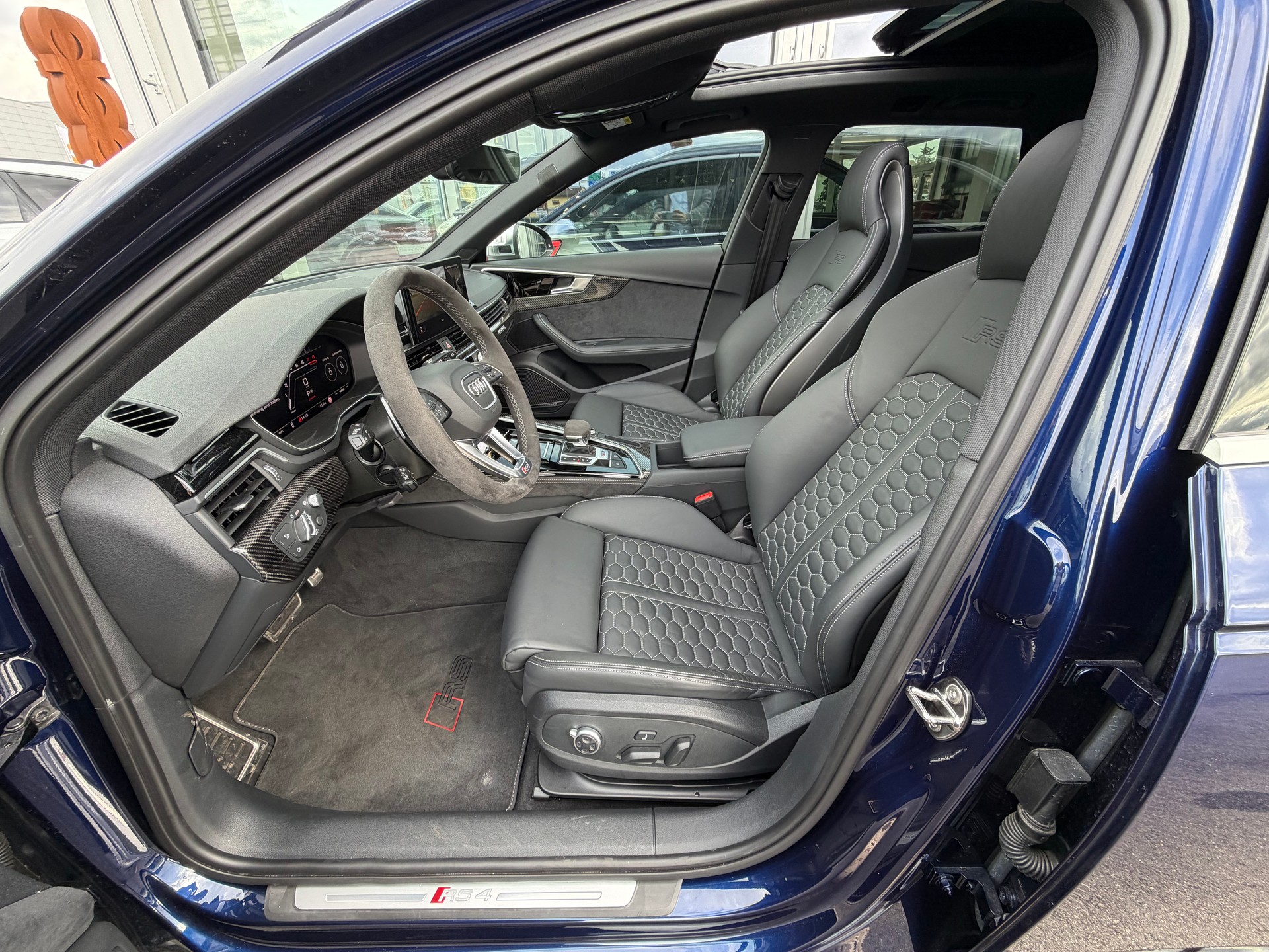 AUDI RS4 Avant quattro tiptronic *Bang & Olufsen Premium - 280km/h*-image-15
