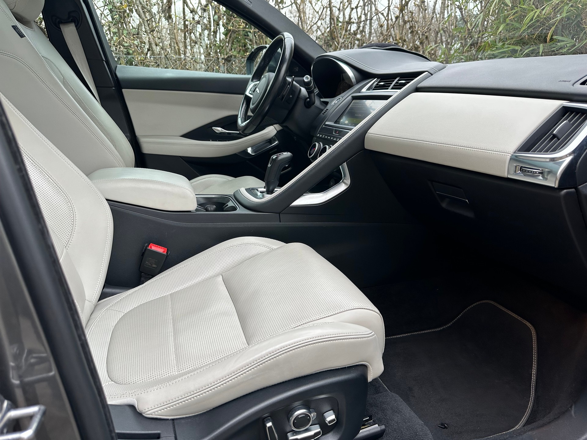 JAGUAR E-Pace 2.0 P250 R-Dynamic HSE AWD - FULL OPTIONS - Prix neuf CHF 80'840.- Aucun frais à prévoir-image-9