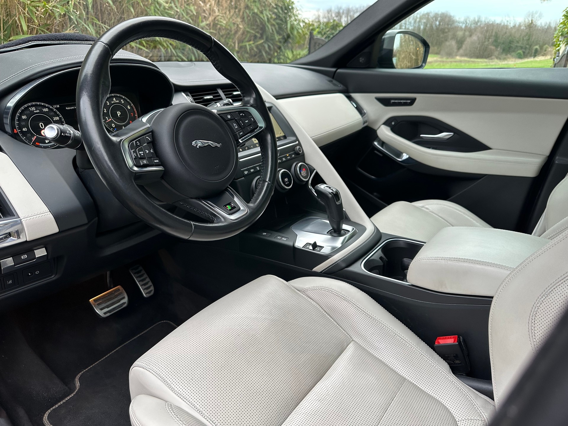 JAGUAR E-Pace 2.0 P250 R-Dynamic HSE AWD - FULL OPTIONS - Prix neuf CHF 80'840.- Aucun frais à prévoir-image-10