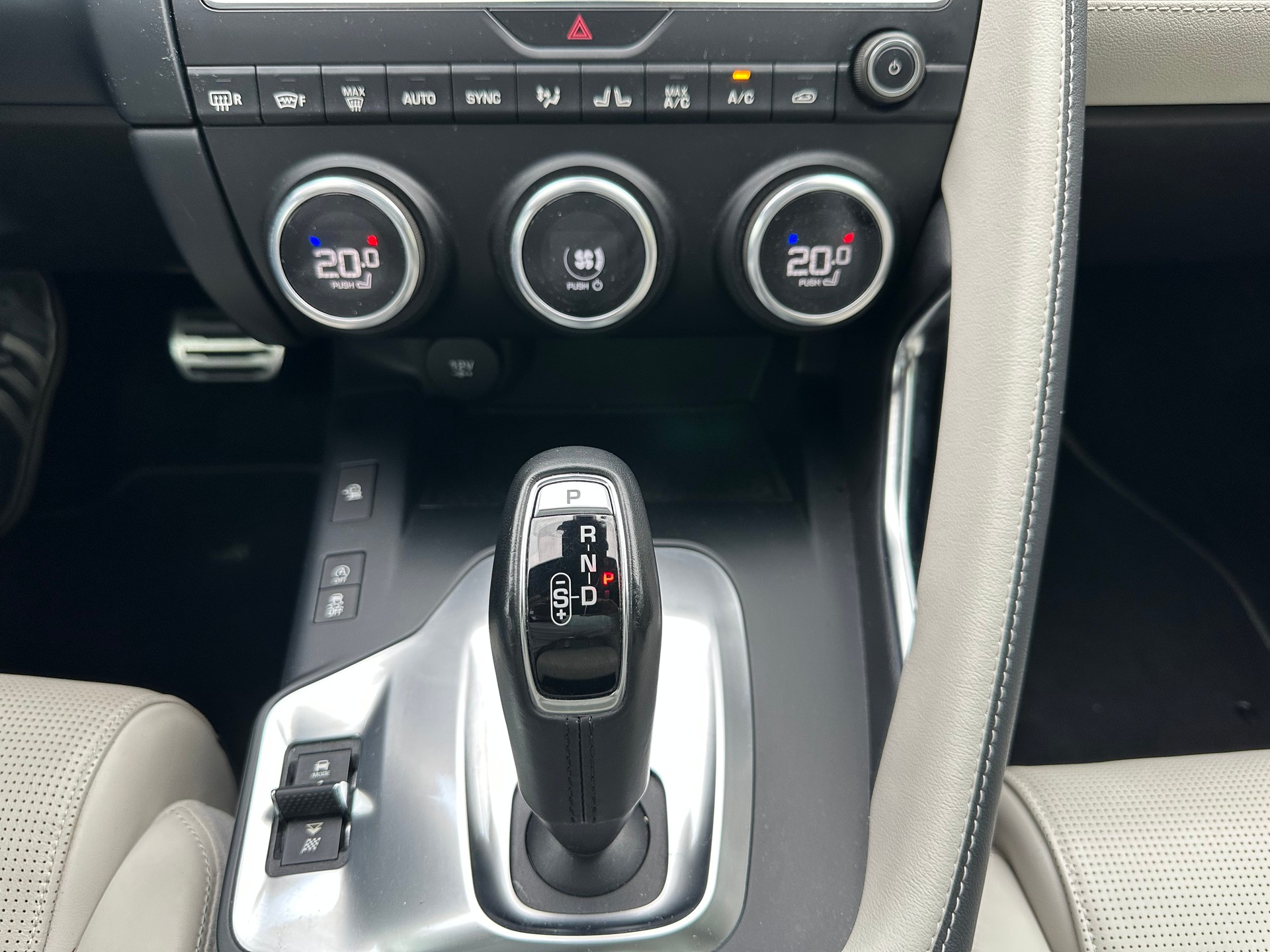 JAGUAR E-Pace 2.0 P250 R-Dynamic HSE AWD - FULL OPTIONS - Prix neuf CHF 80'840.- Aucun frais à prévoir-image-16