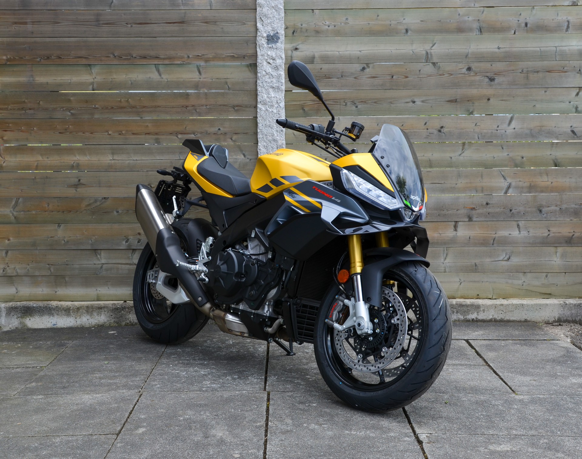 APRILIA Tuono V4 1100 E5+-showroom-element-3