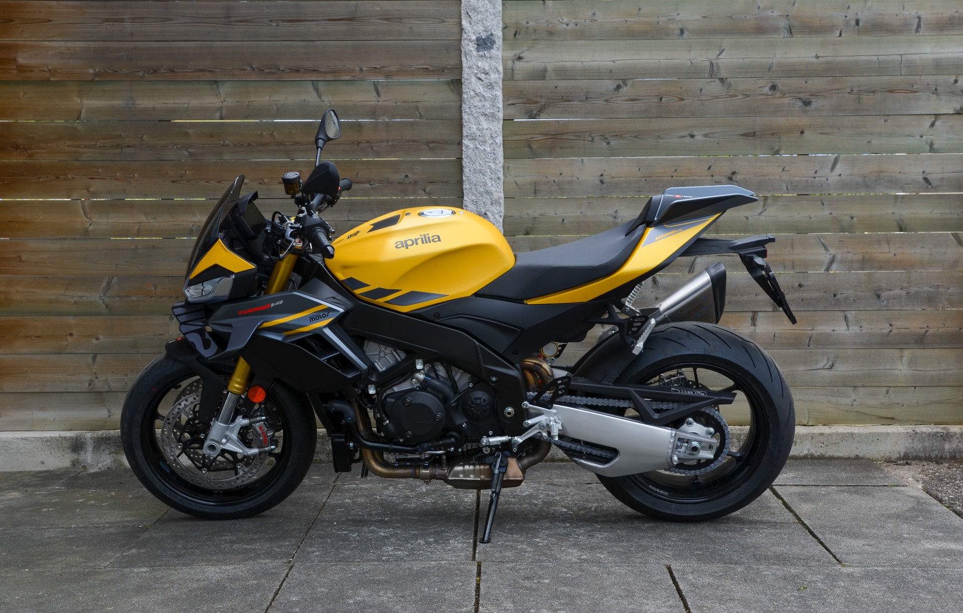 APRILIA Tuono V4 1100 E5+-showroom-element-2