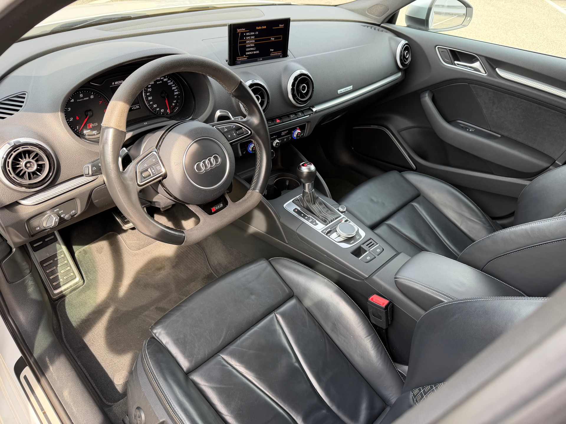 AUDI RS3 2.5 TSI quattro S-tronic-image-12